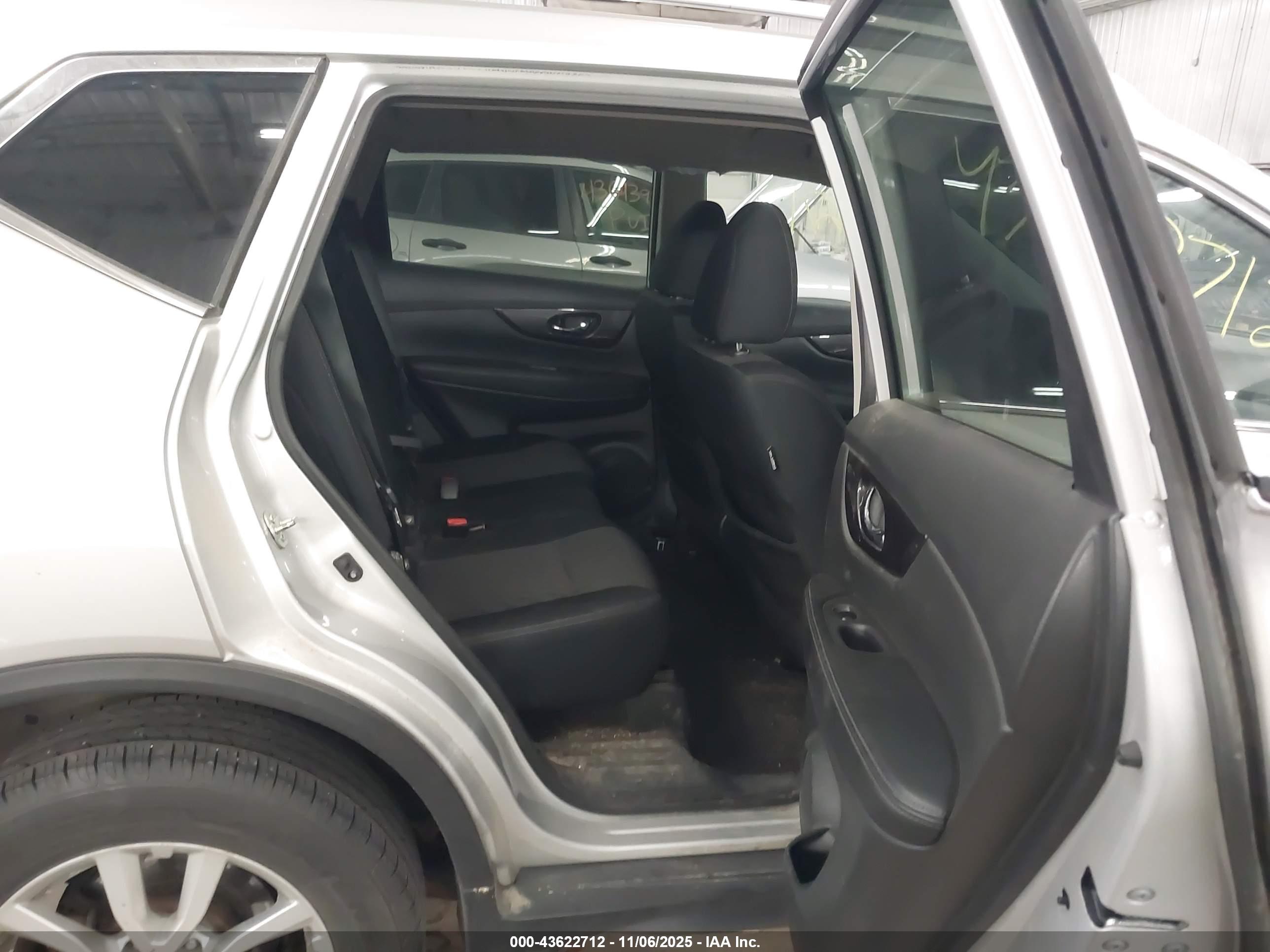 NISSAN ROGUE image 8