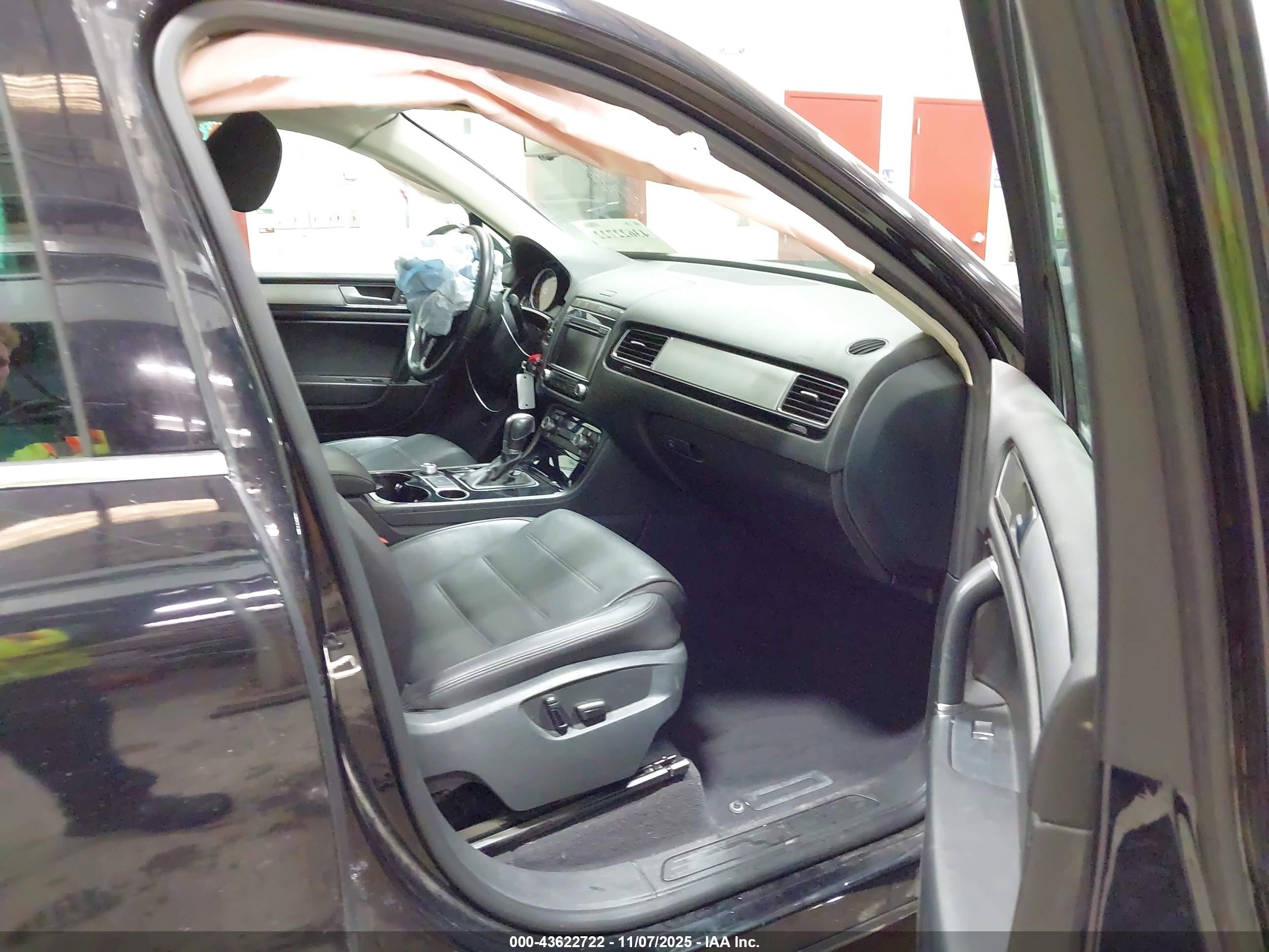 VOLKSWAGEN TOUAREG image 5