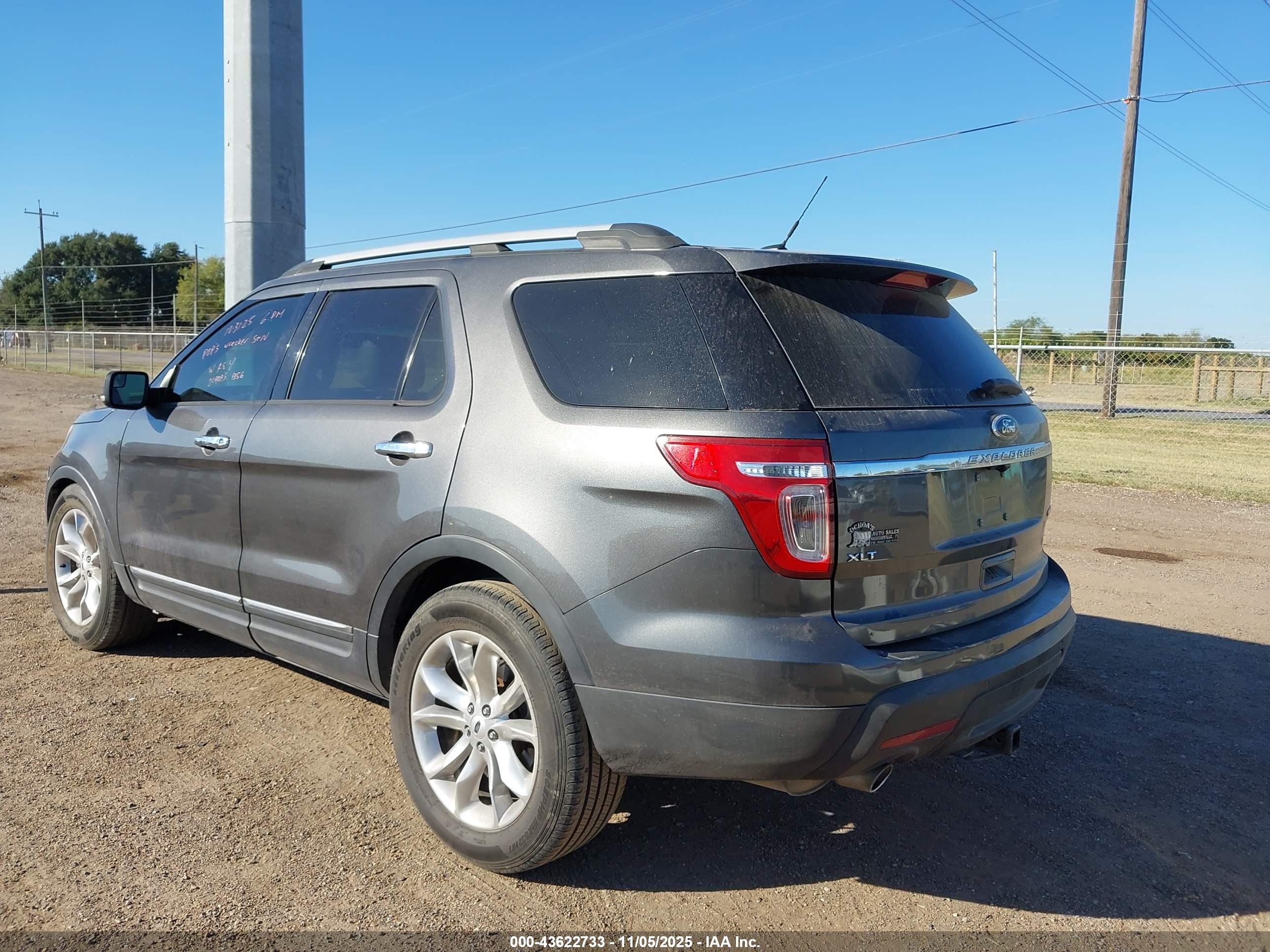 FORD EXPLORER image 3