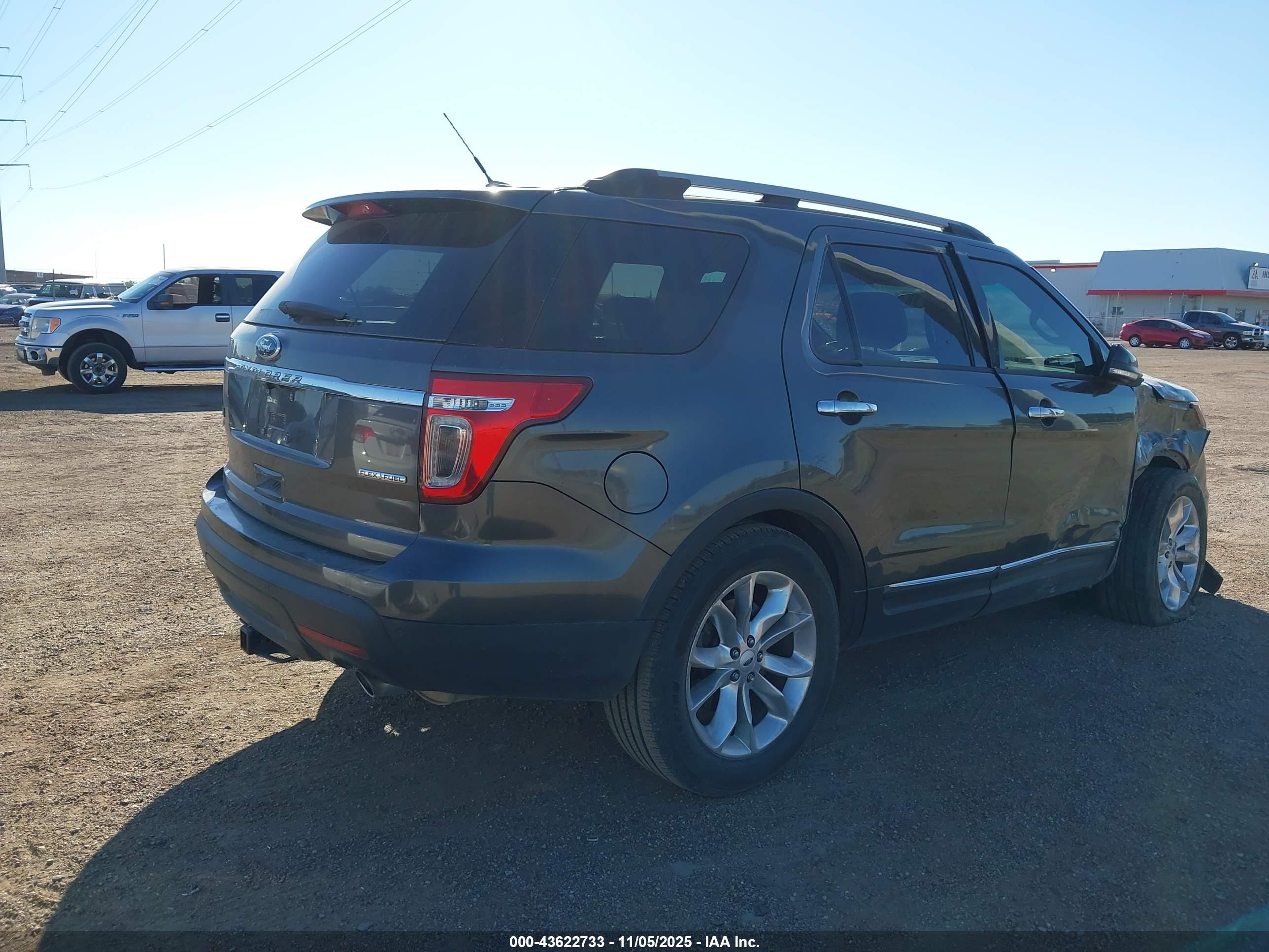 FORD EXPLORER image 4