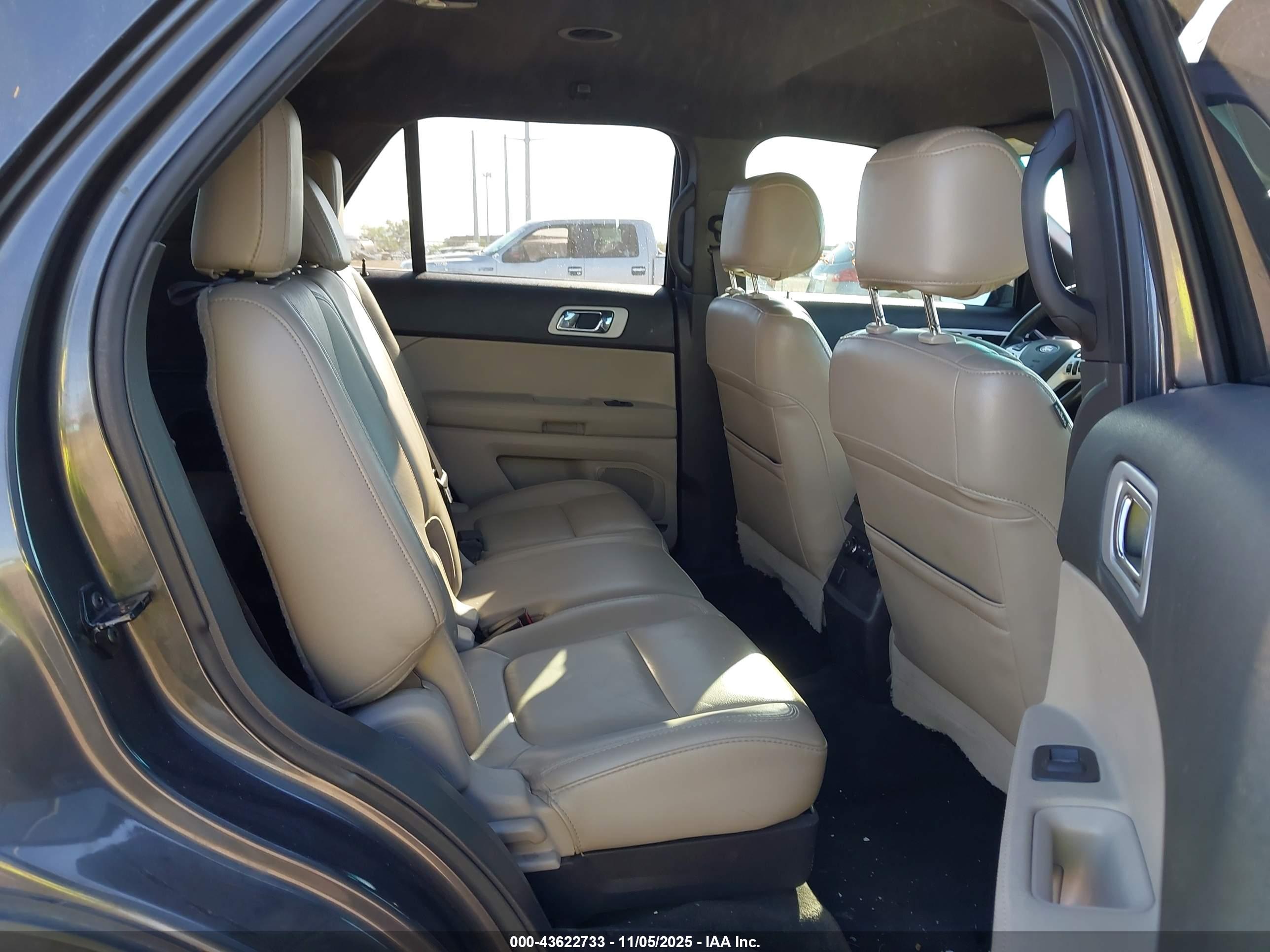 FORD EXPLORER image 8
