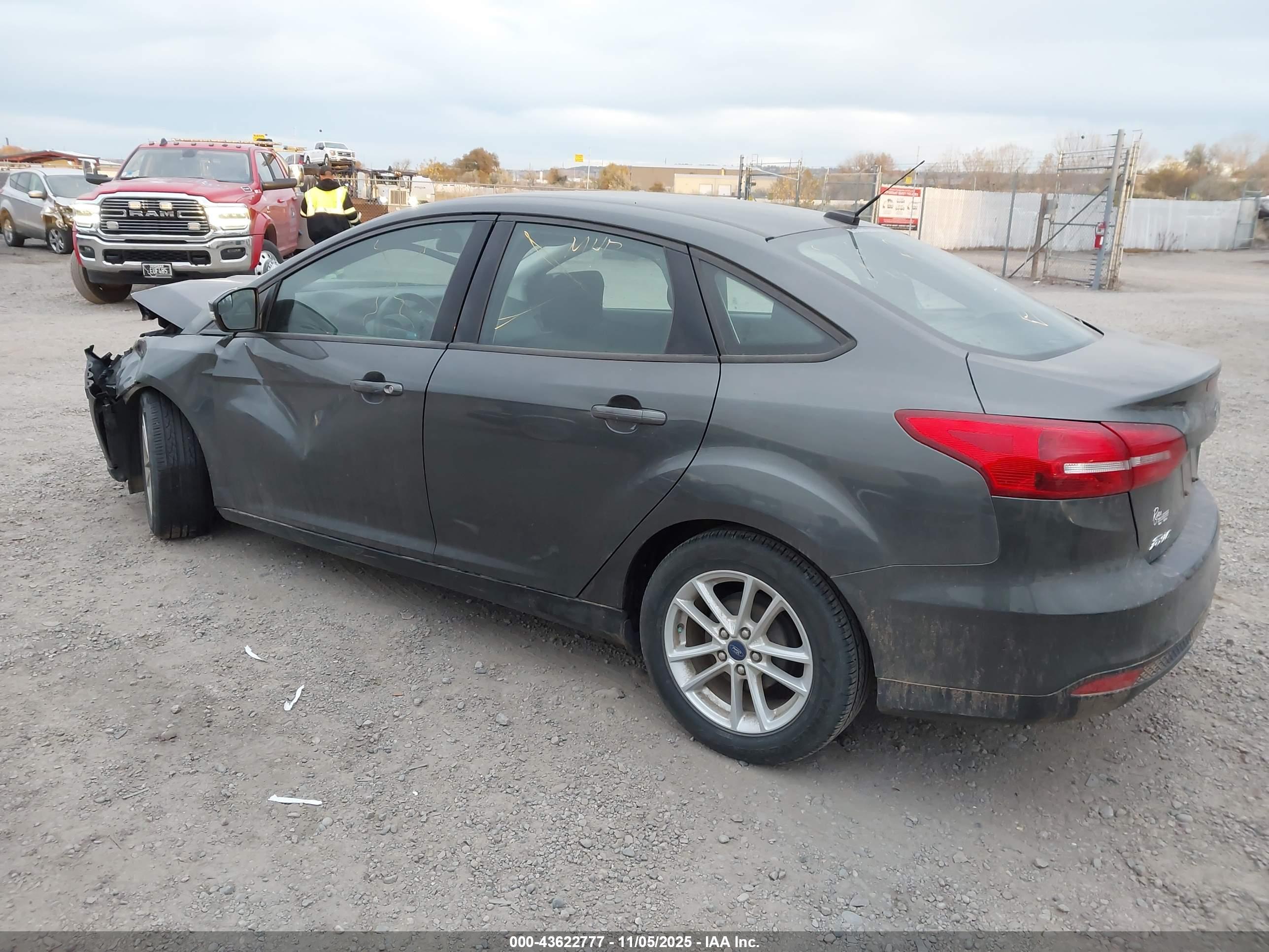 FORD FOCUS image 3