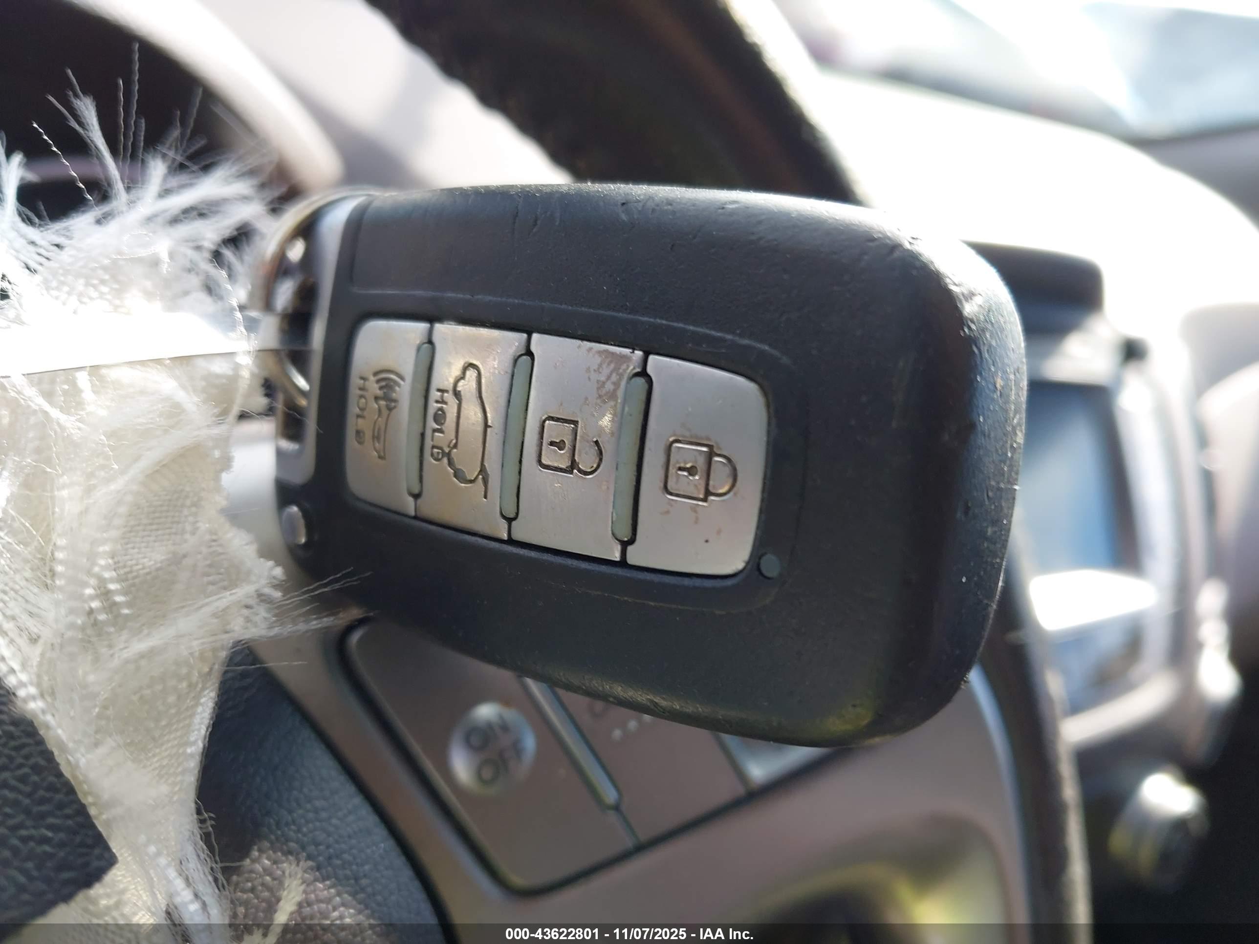 HYUNDAI TUCSON image 11