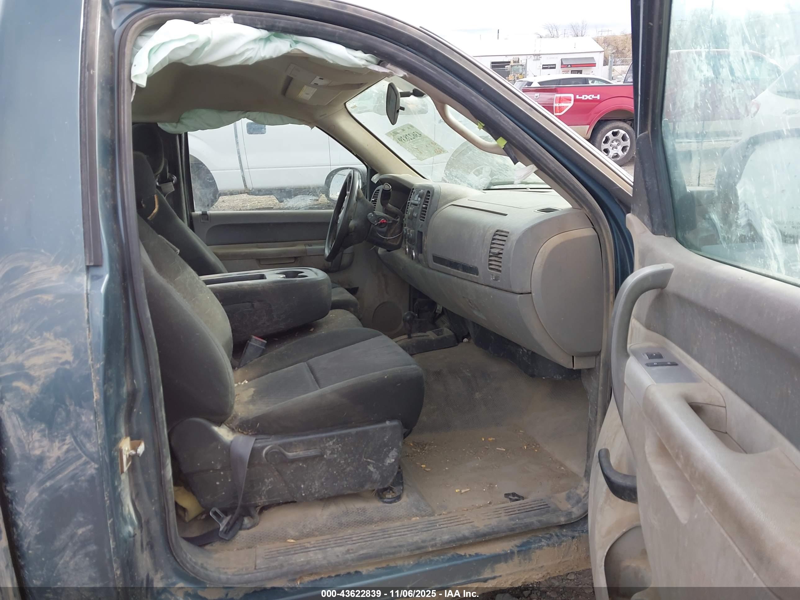 CHEVROLET SILVERADO image 5