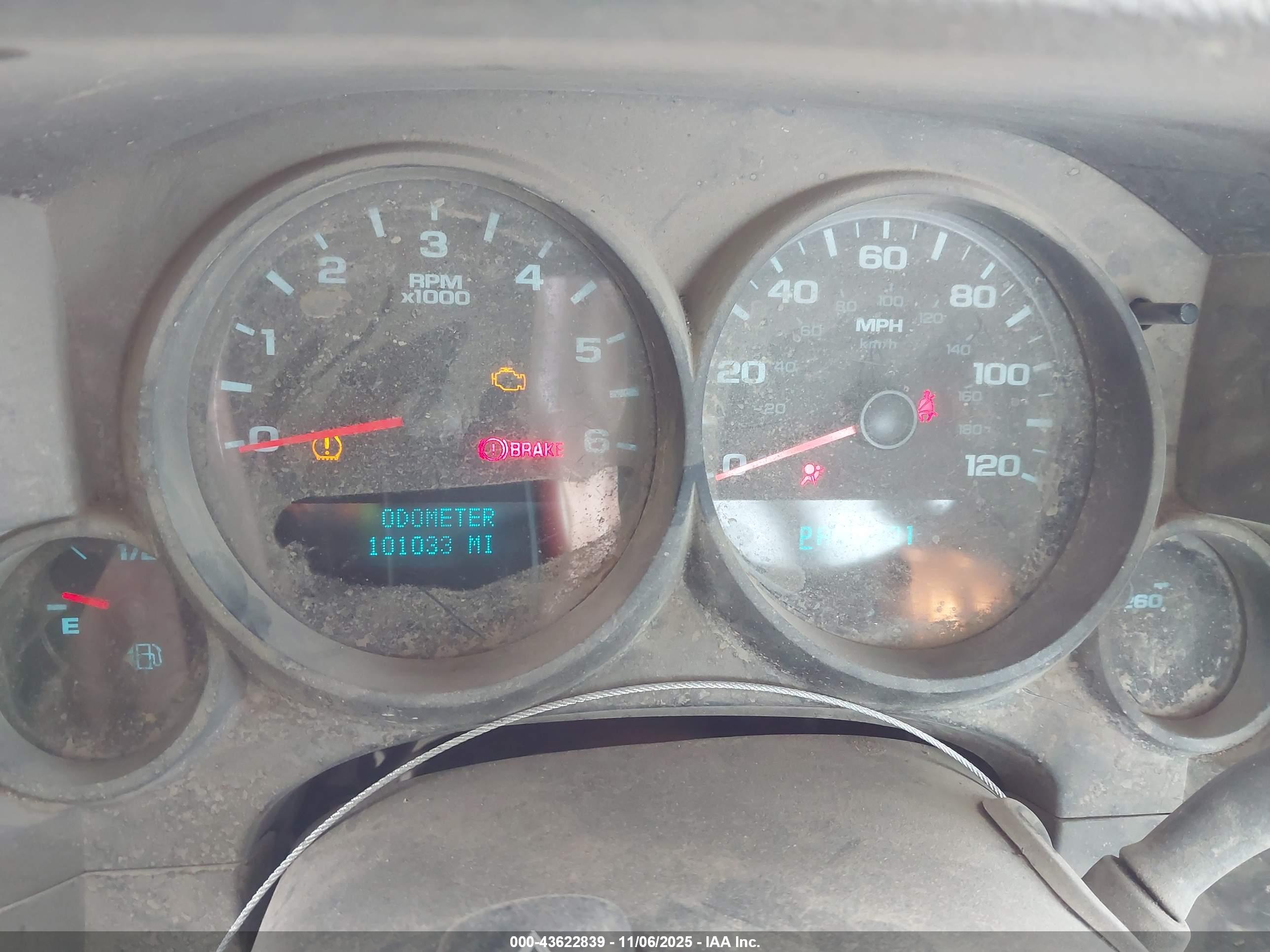 CHEVROLET SILVERADO image 7