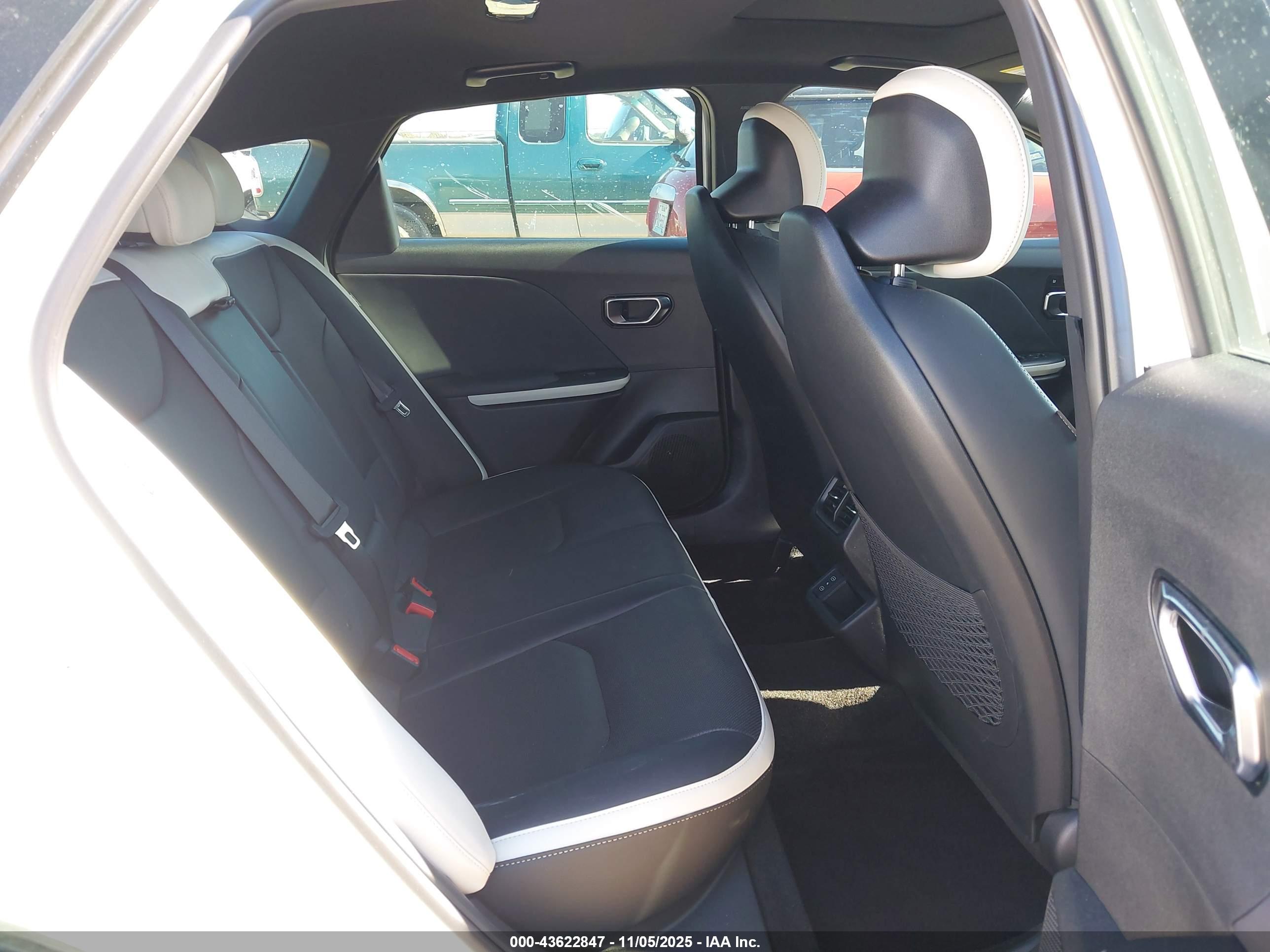 KIA K4 image 8