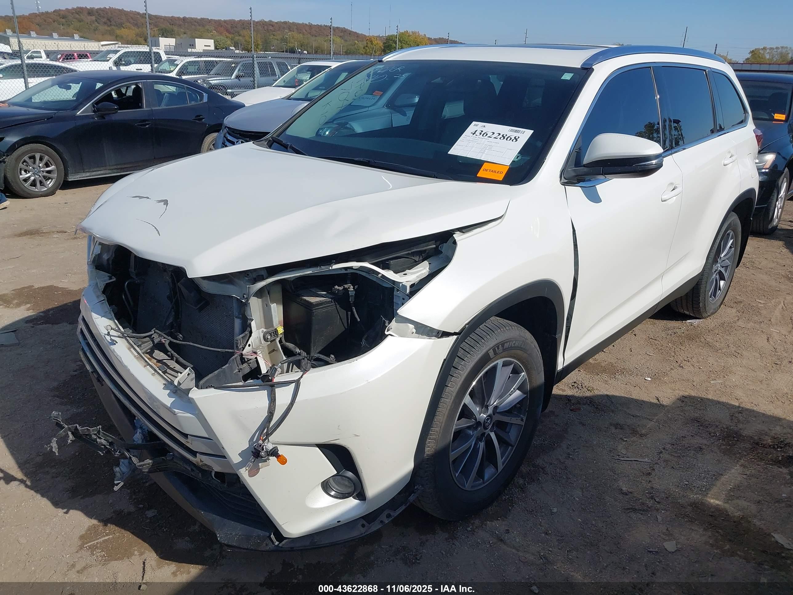 TOYOTA HIGHLANDER image 2