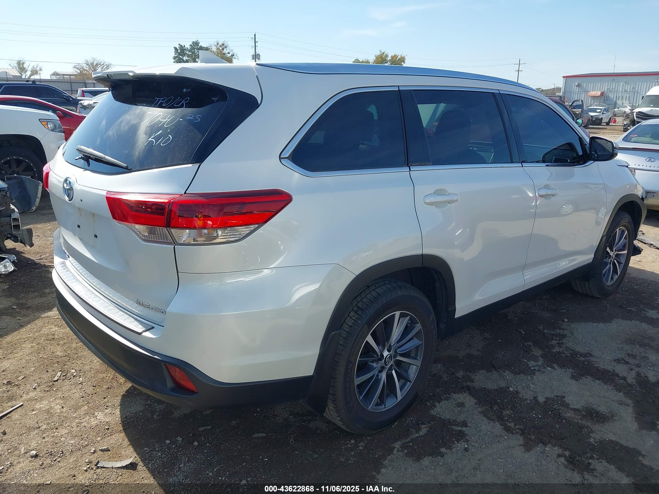 TOYOTA HIGHLANDER image 4