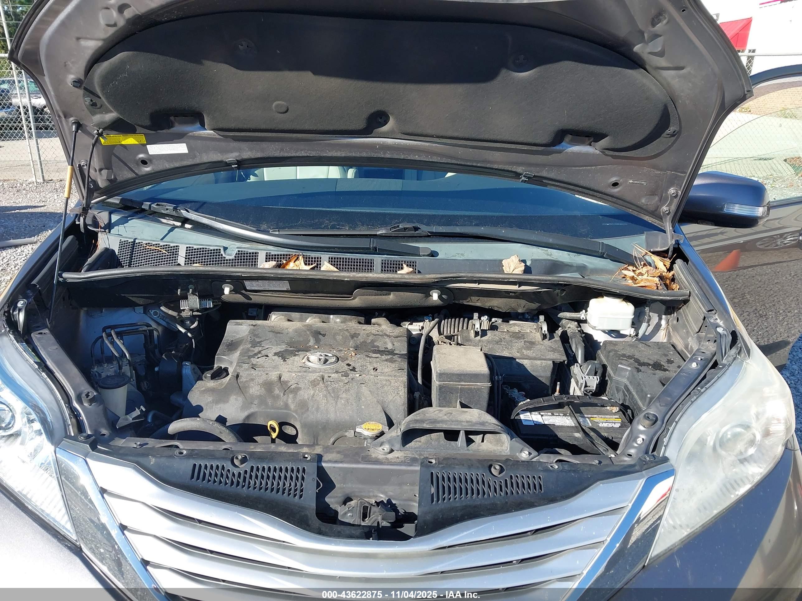 TOYOTA SIENNA image 10