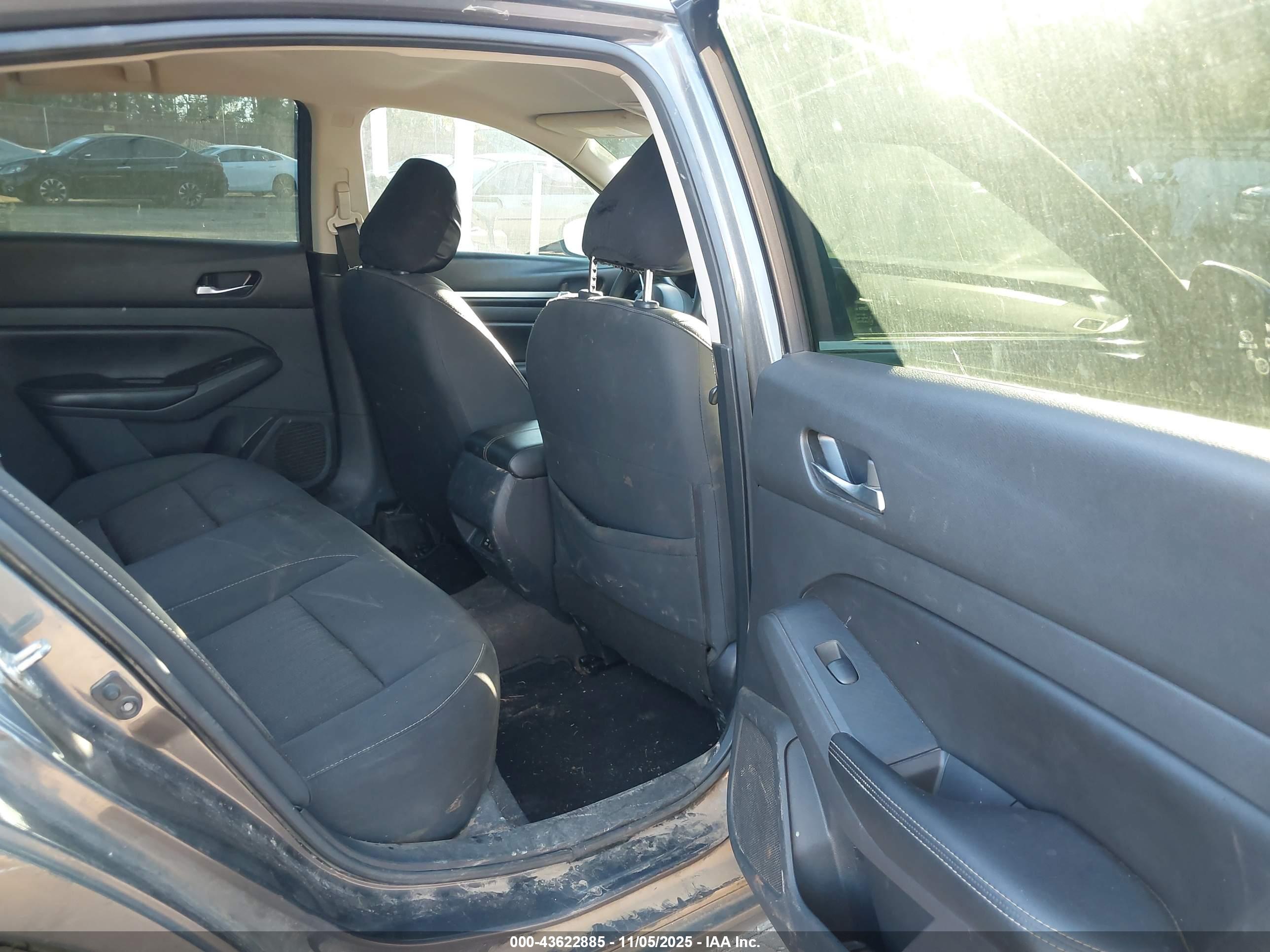 NISSAN ALTIMA image 8