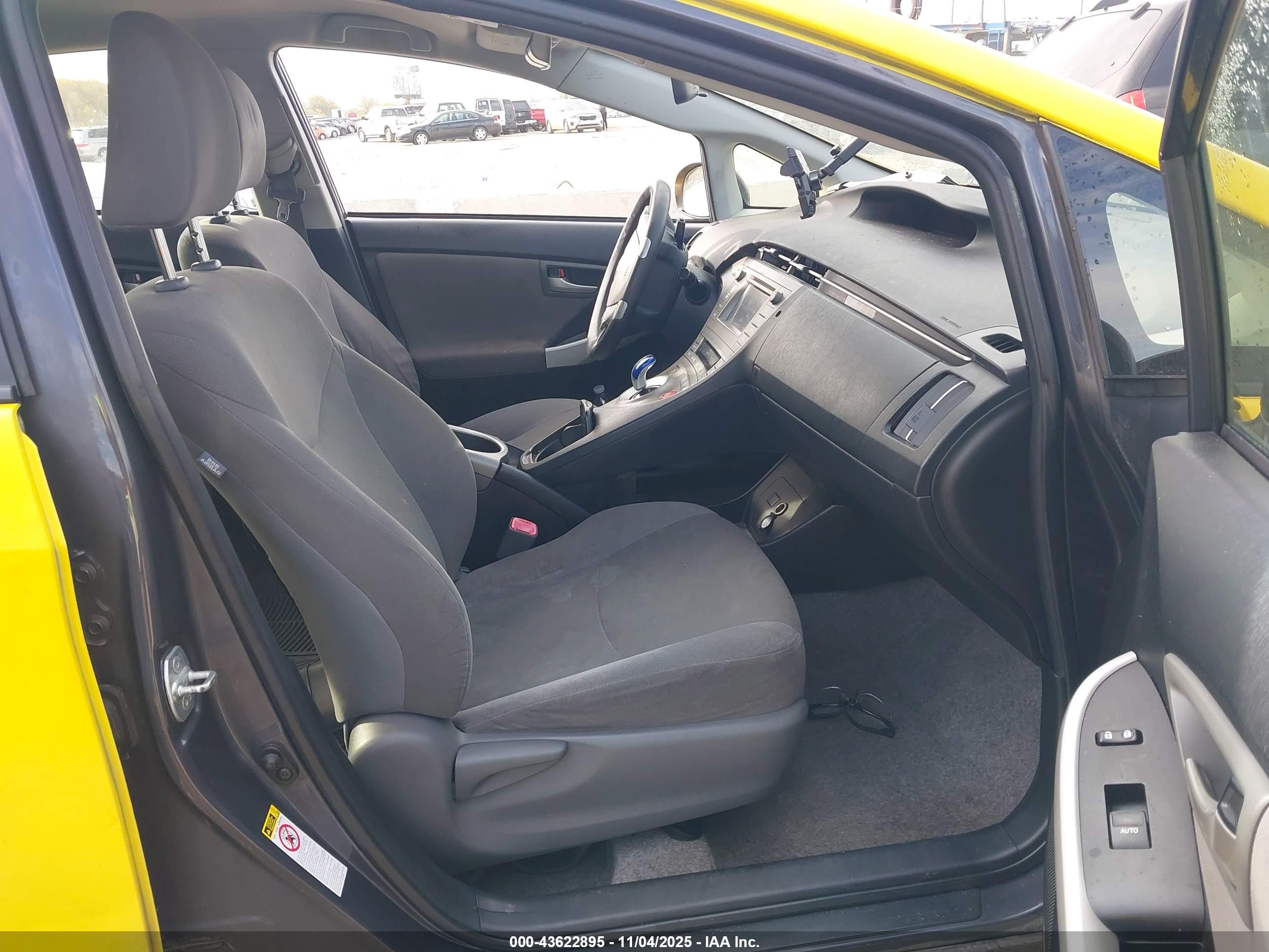 TOYOTA PRIUS image 5