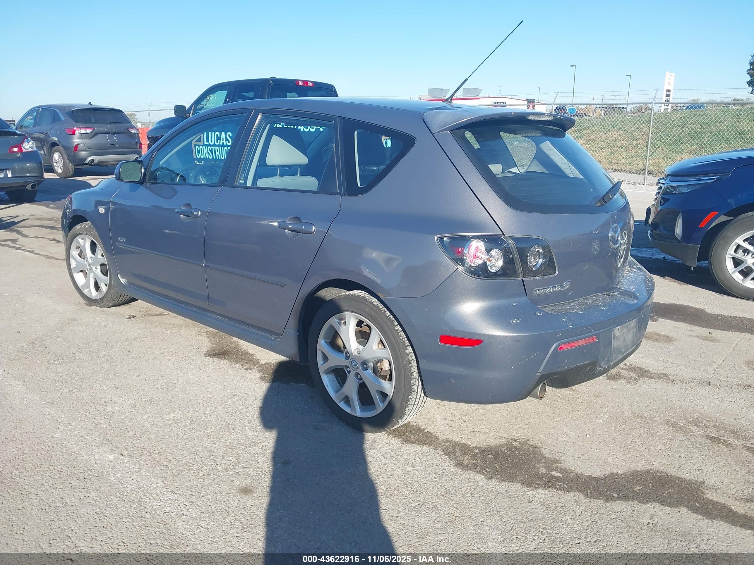 MAZDA MAZDA3 image 3