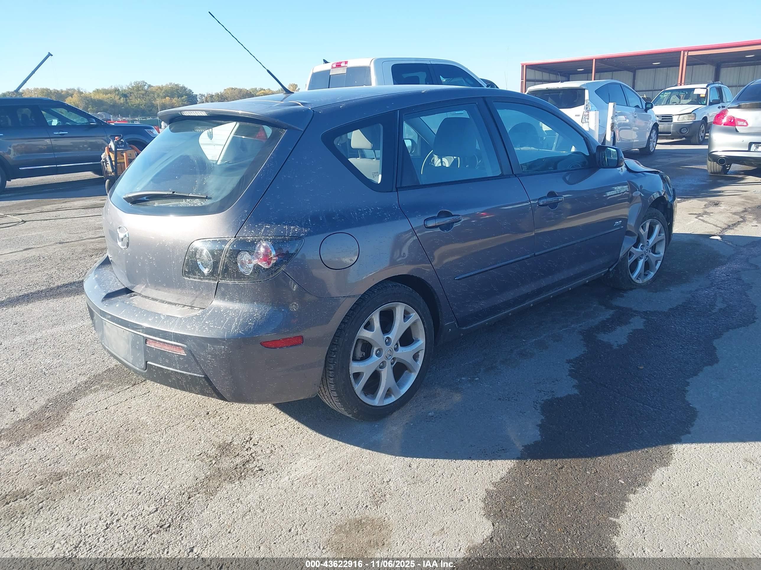 MAZDA MAZDA3 image 4