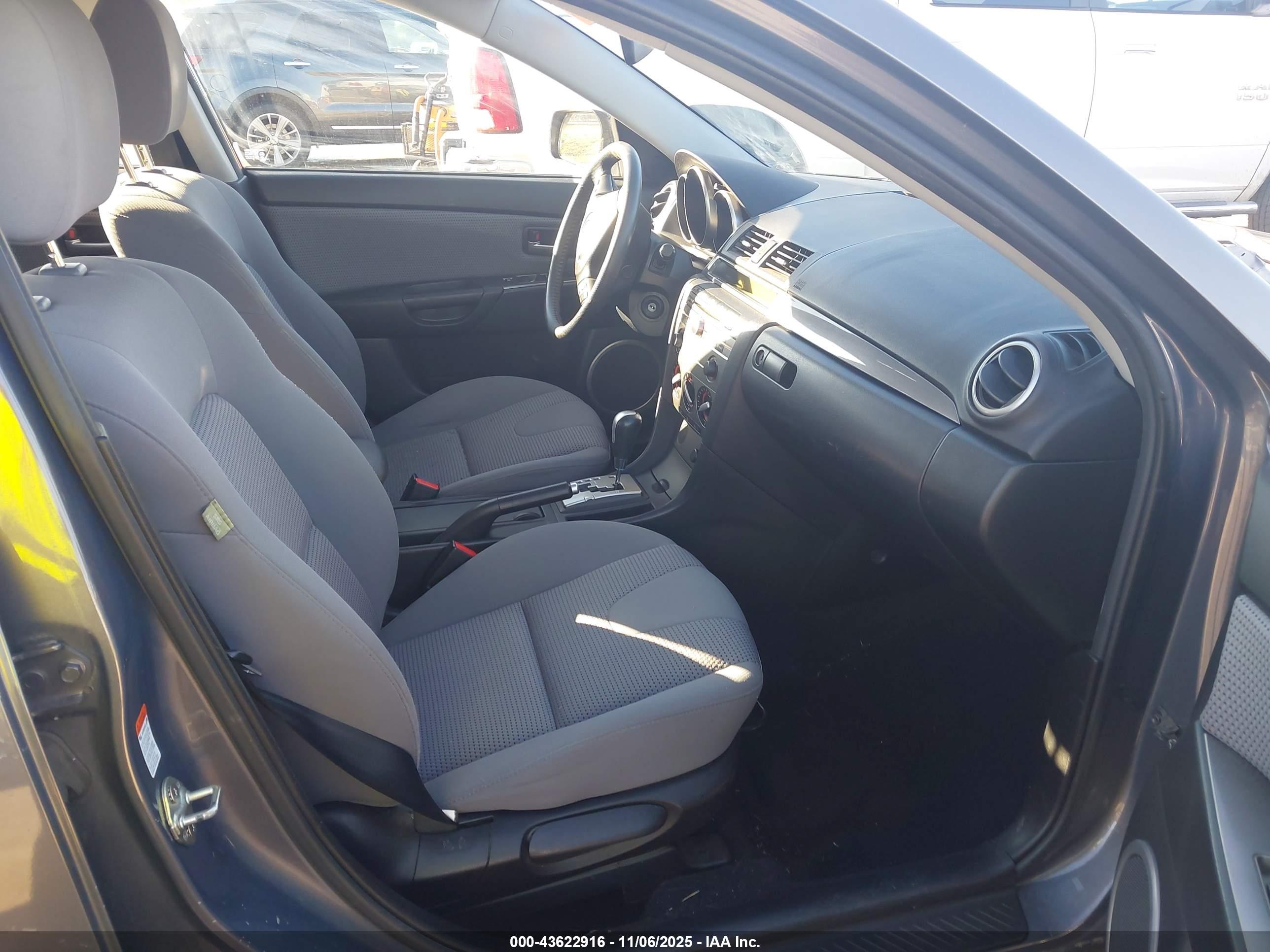 MAZDA MAZDA3 image 5
