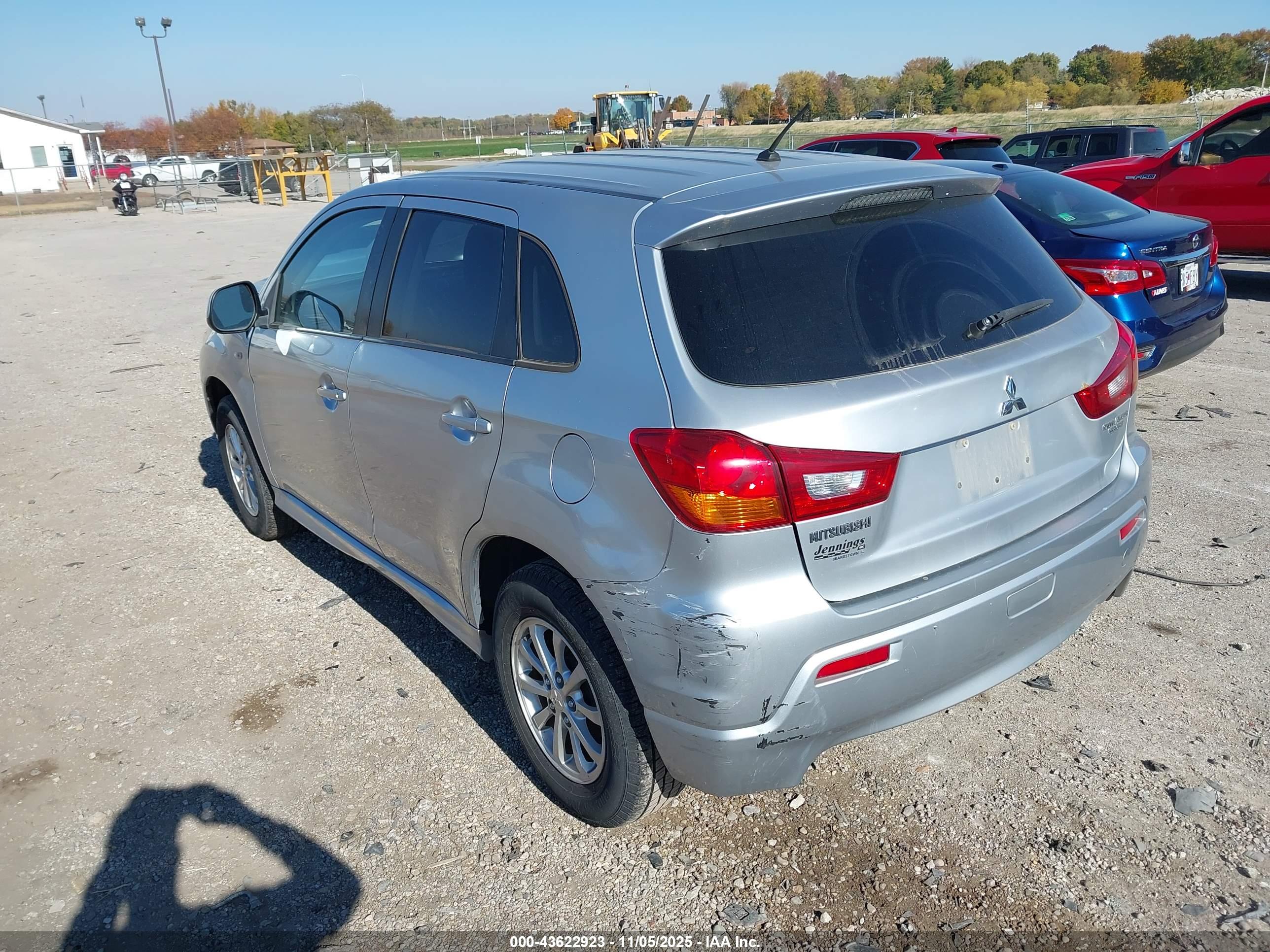 MITSUBISHI OUTLANDER image 3