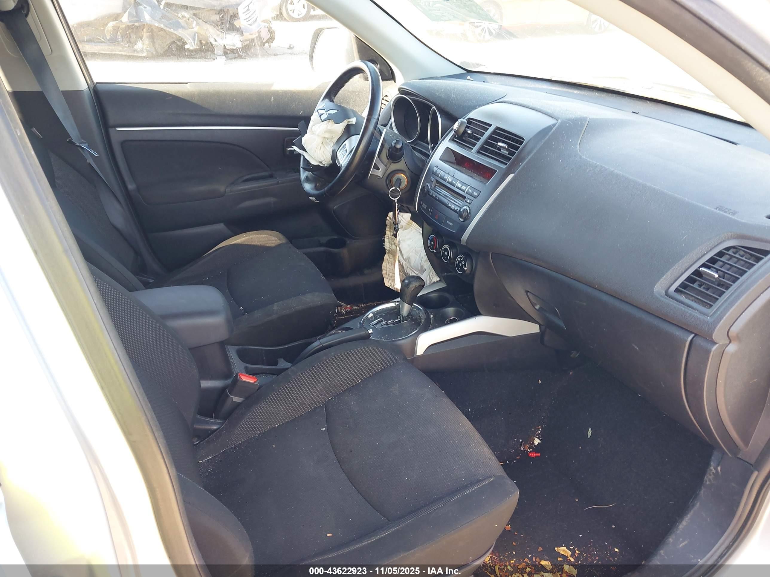 MITSUBISHI OUTLANDER image 5