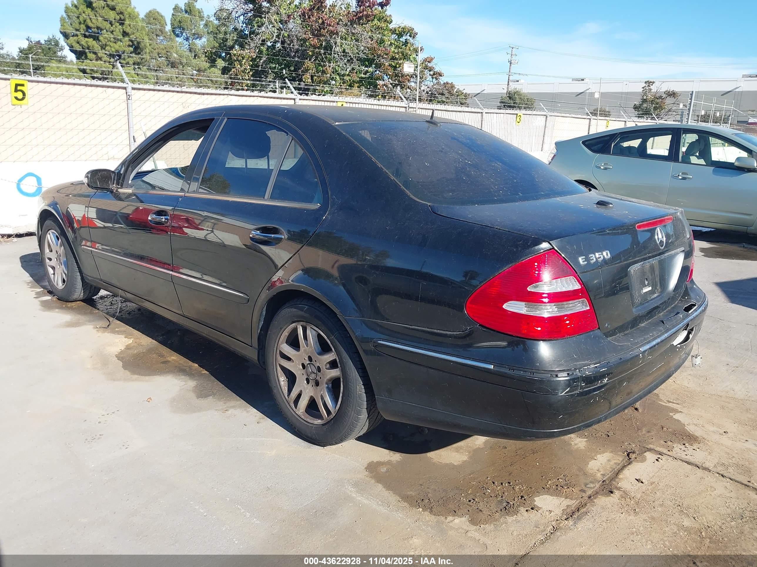 MERCEDES-BENZ E image 3