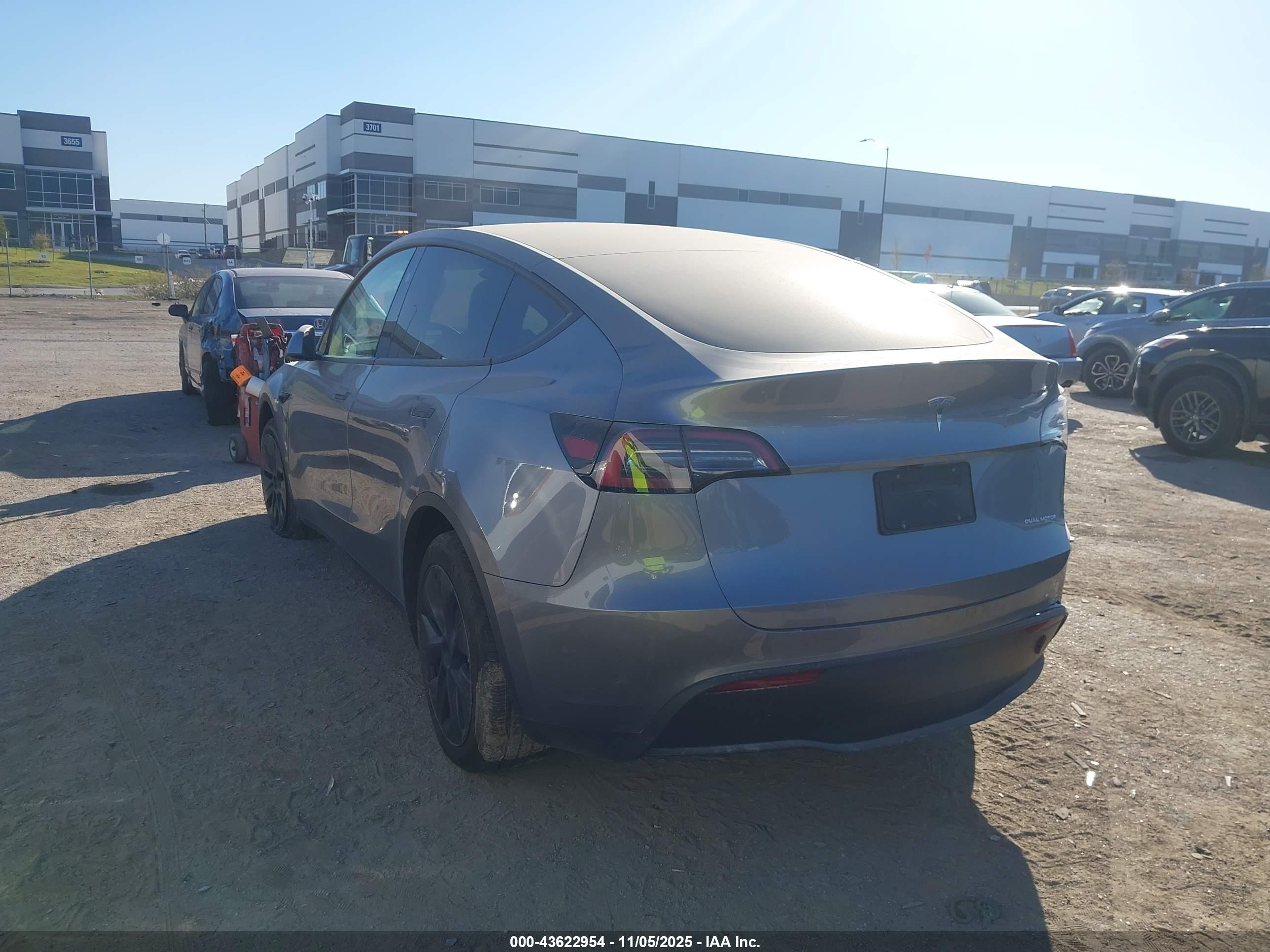 TESLA MODEL image 3