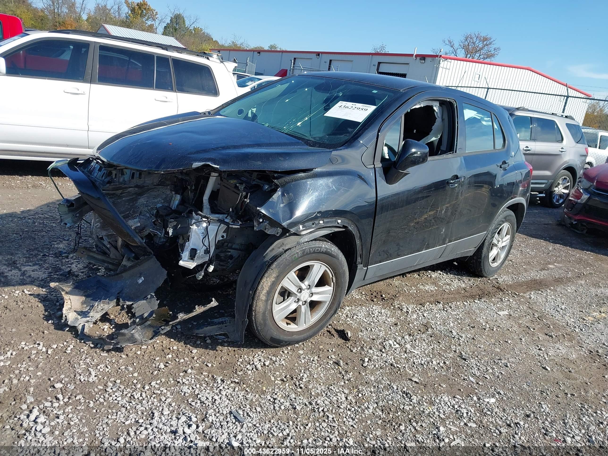 CHEVROLET TRAX image 2