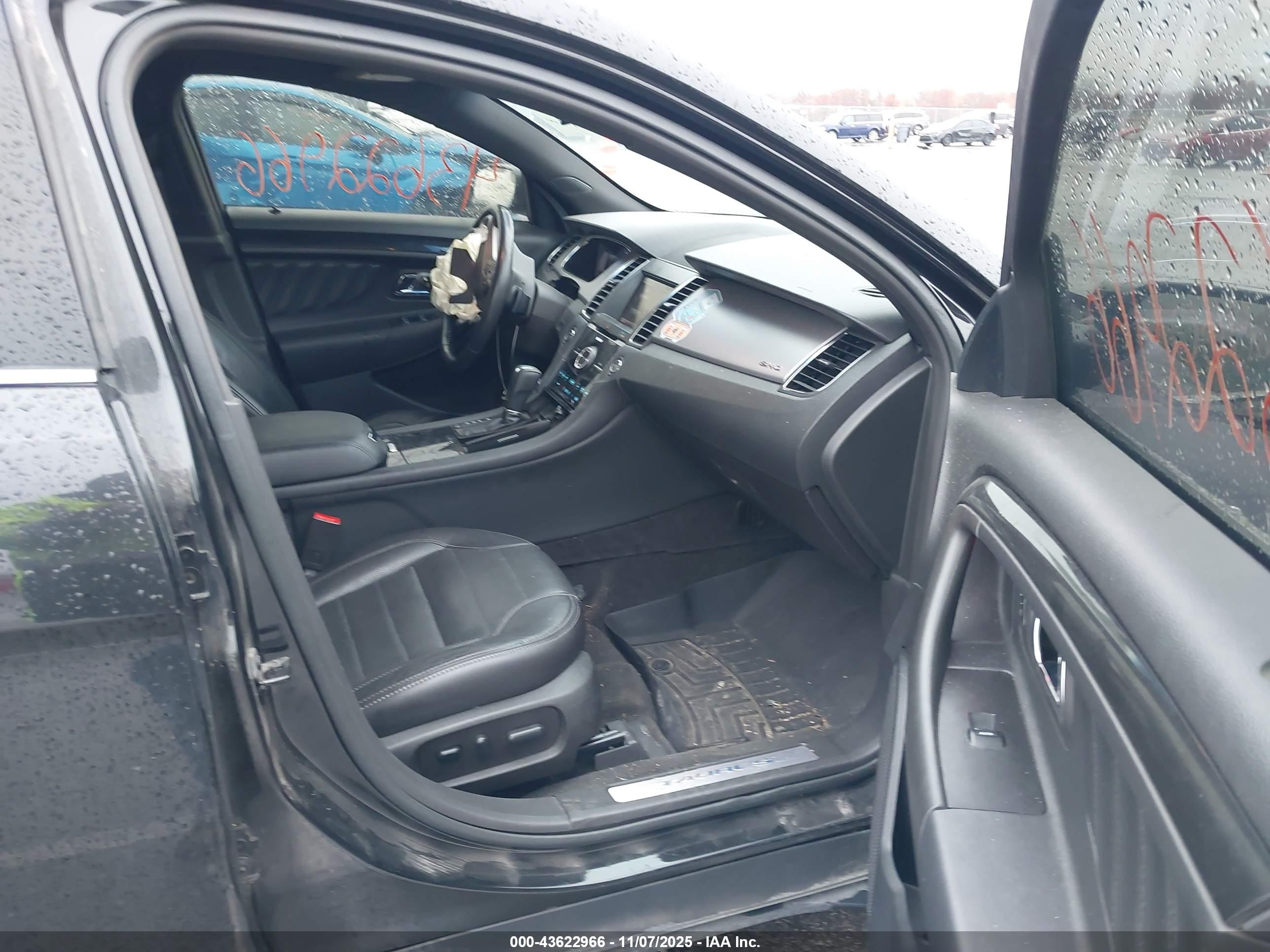 FORD TAURUS image 5