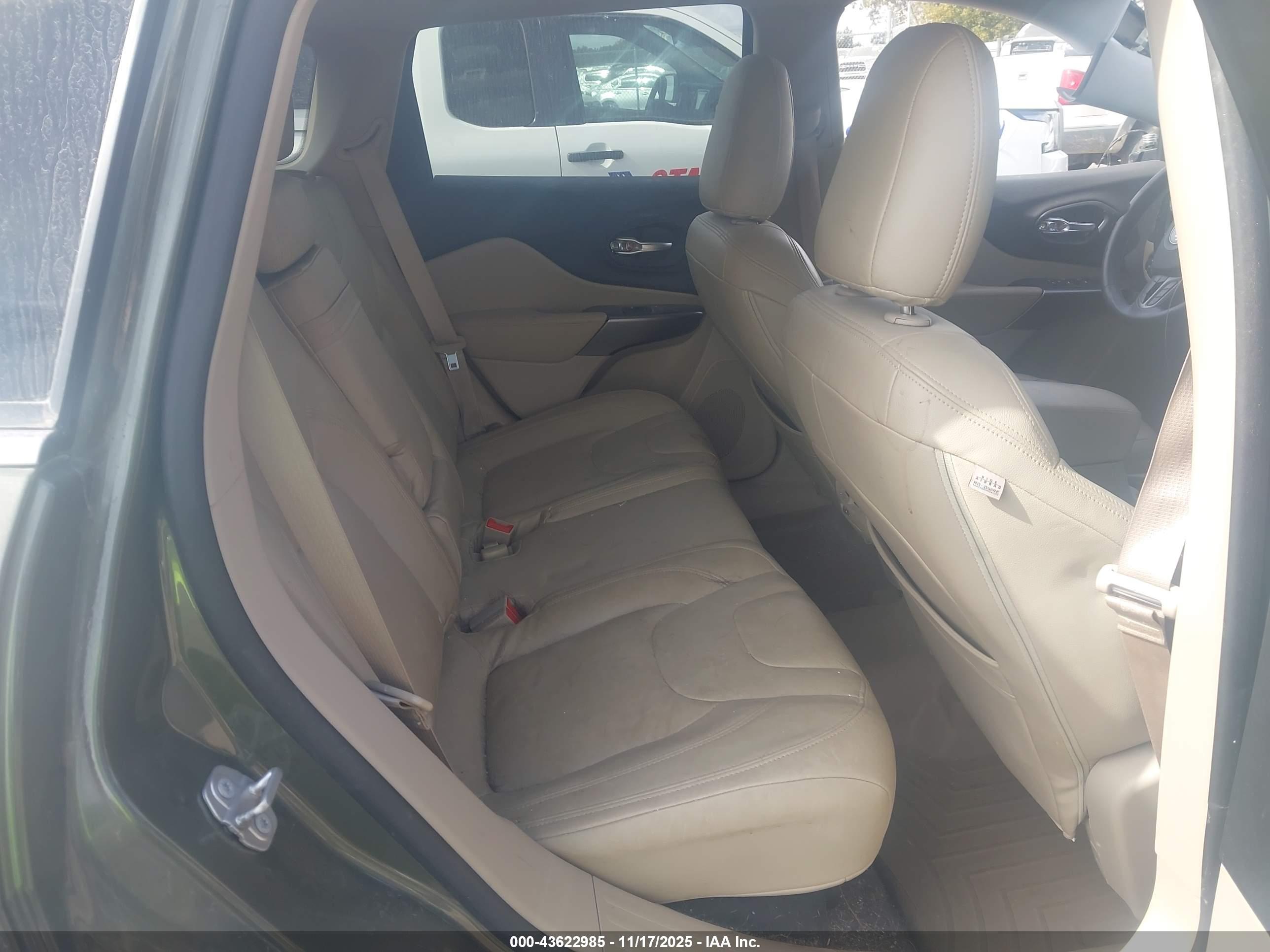 JEEP CHEROKEE image 8