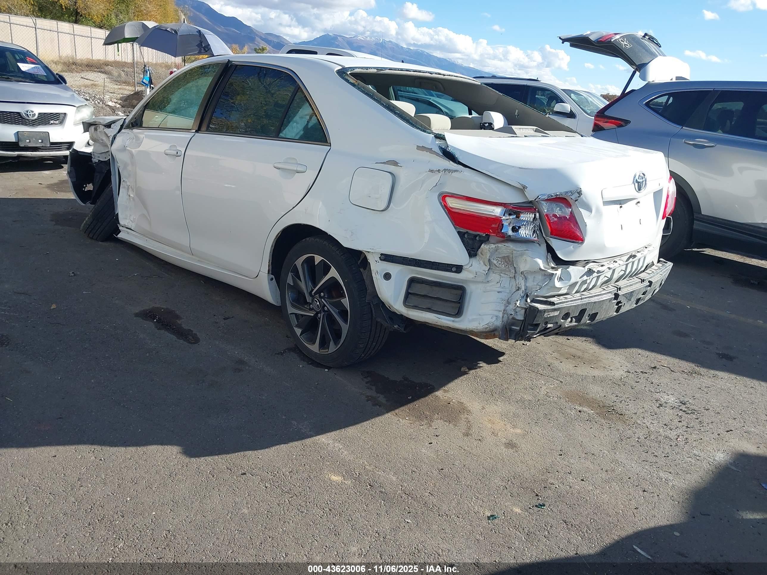 TOYOTA CAMRY image 3