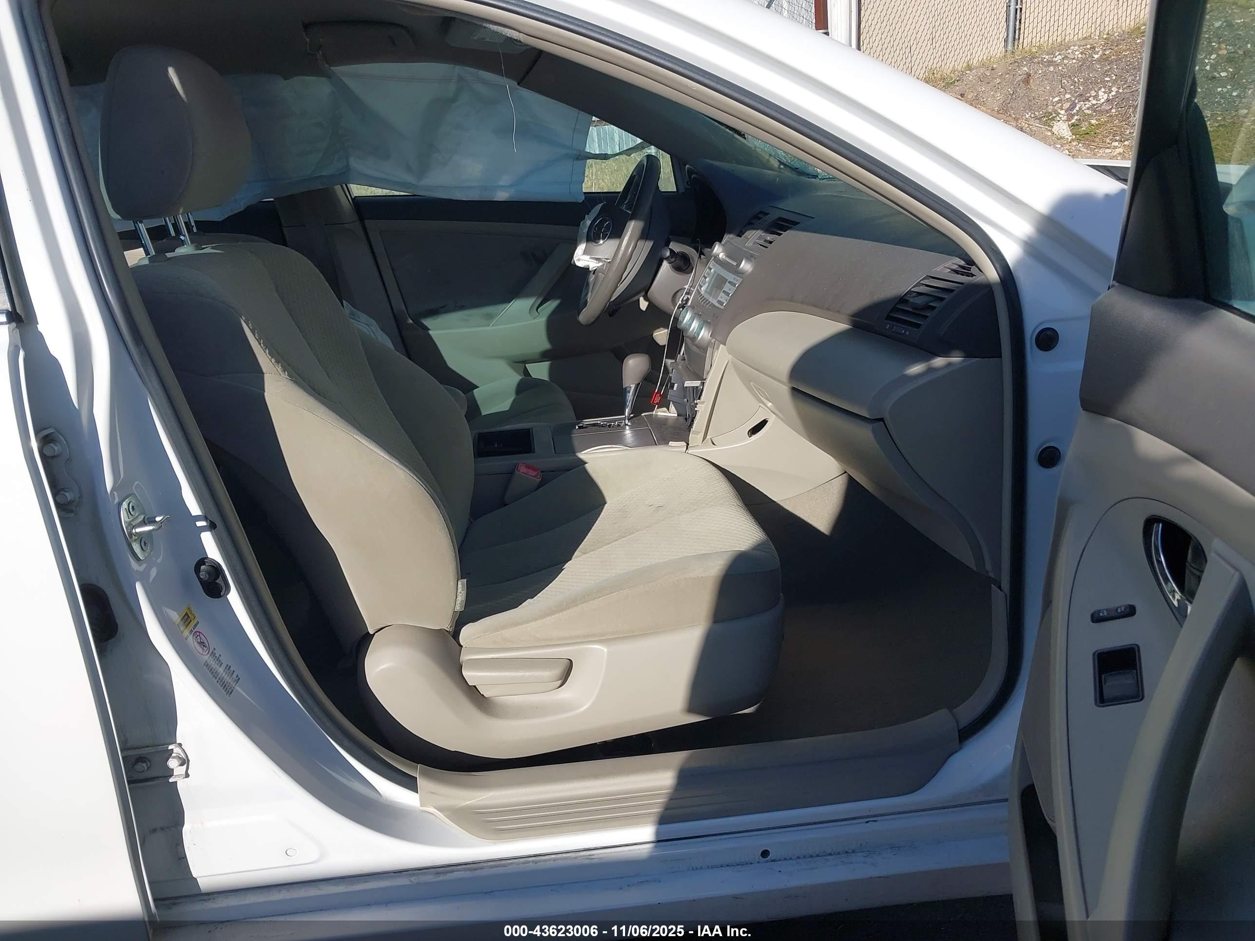 TOYOTA CAMRY image 5