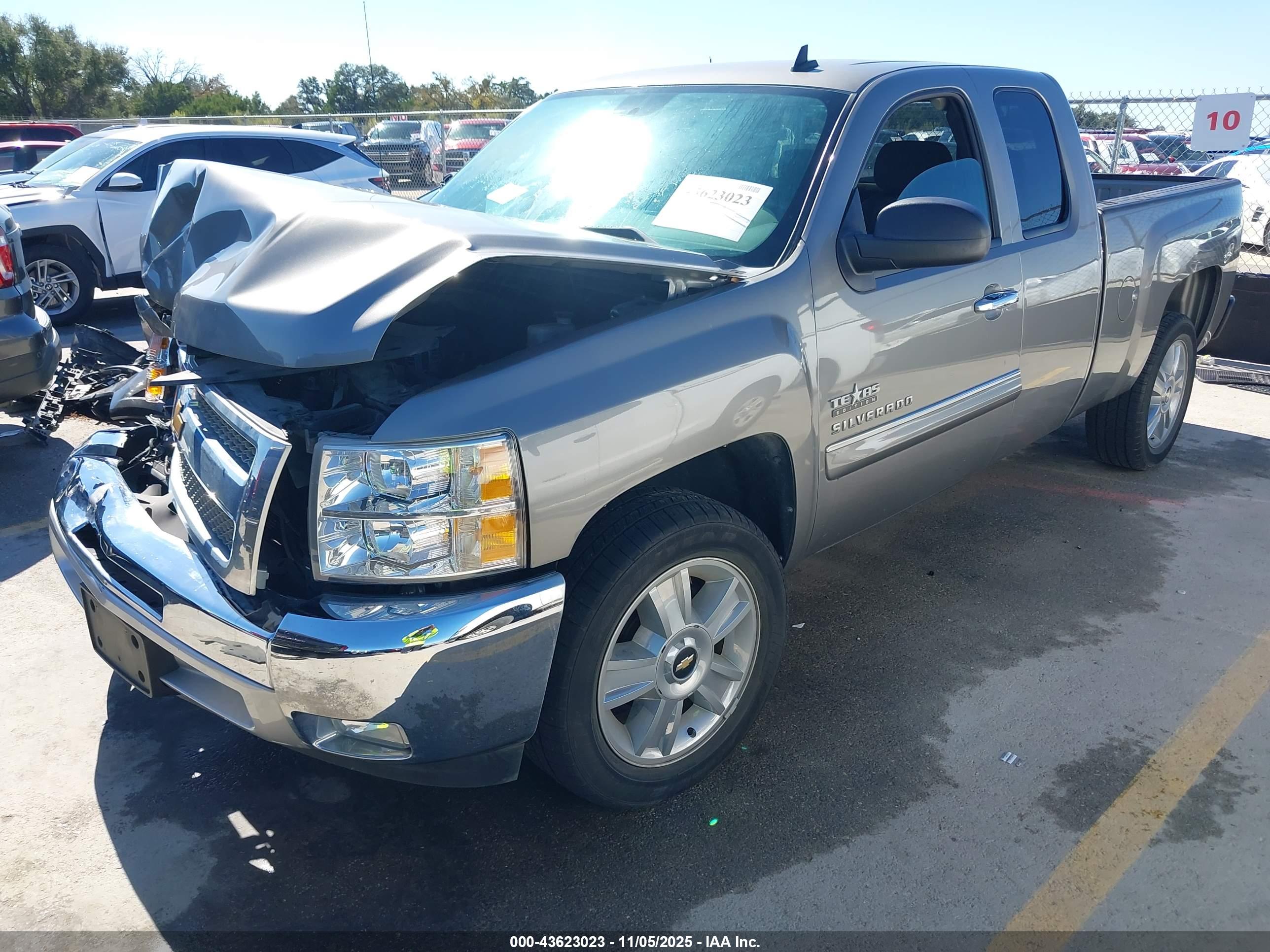 CHEVROLET SILVERADO image 2