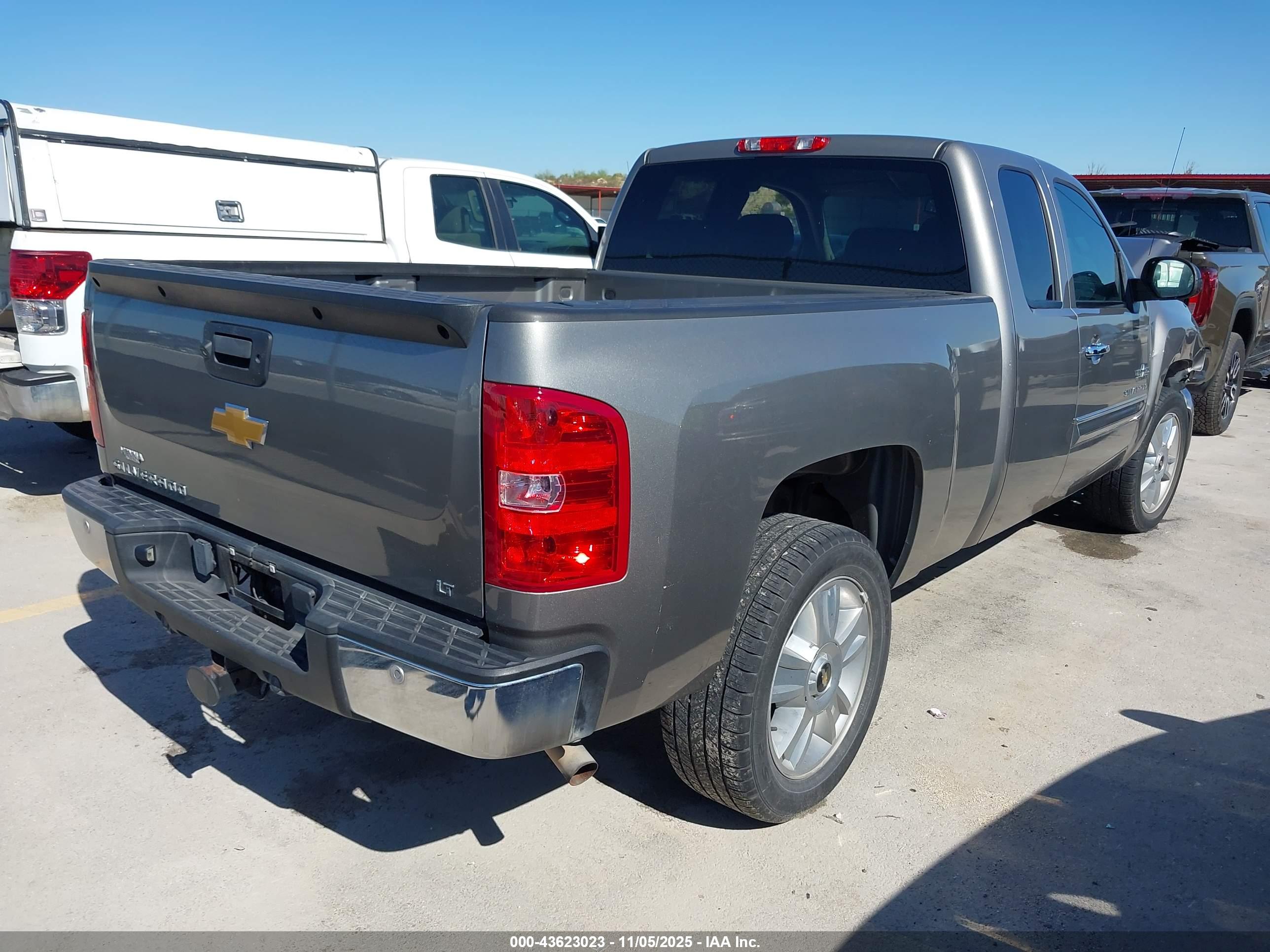 CHEVROLET SILVERADO image 4
