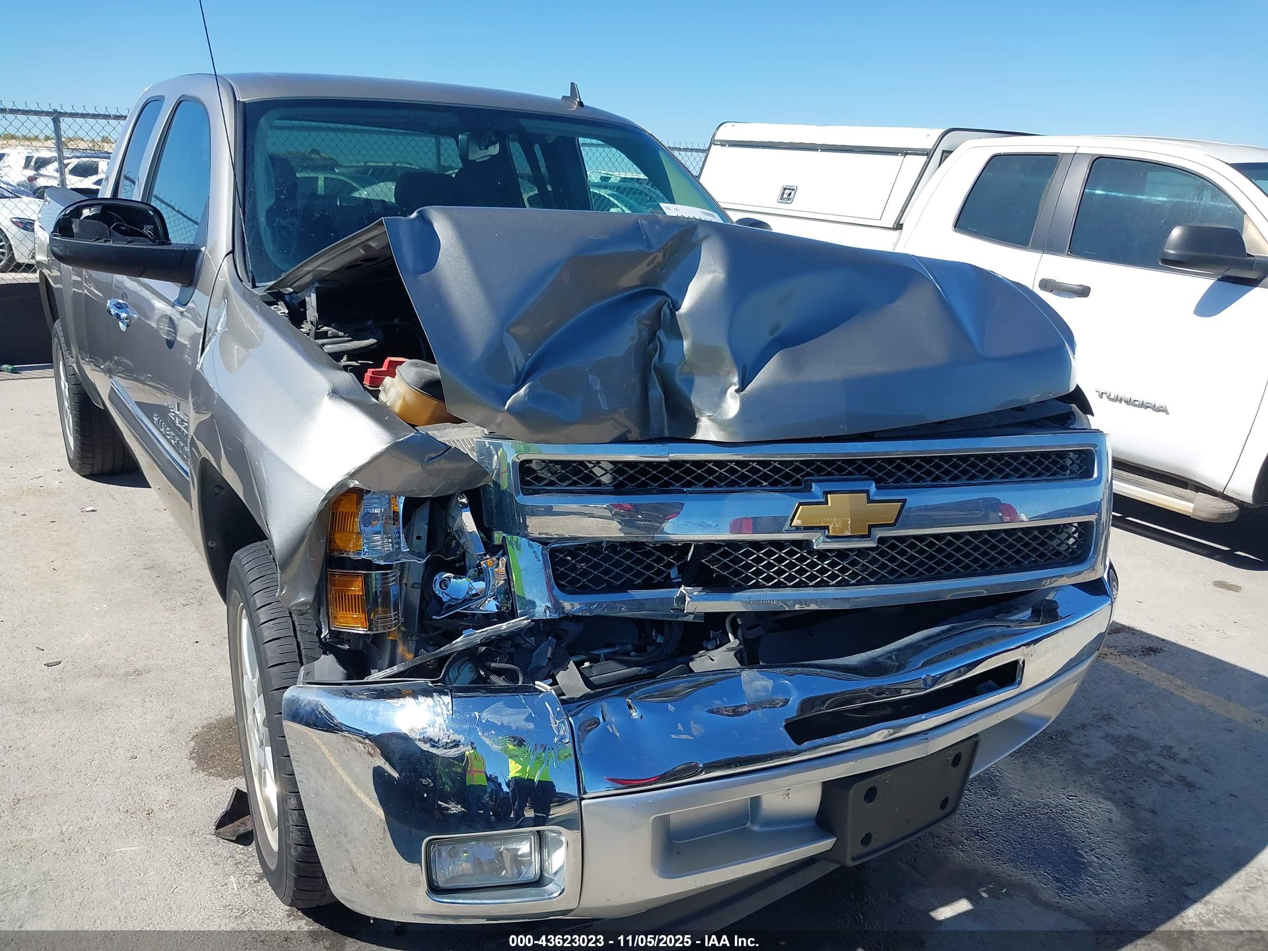 CHEVROLET SILVERADO image 6