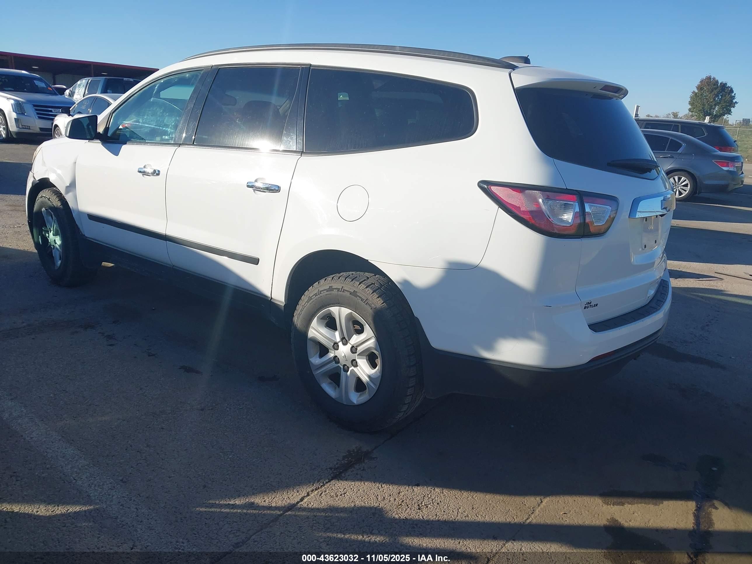 CHEVROLET TRAVERSE image 3