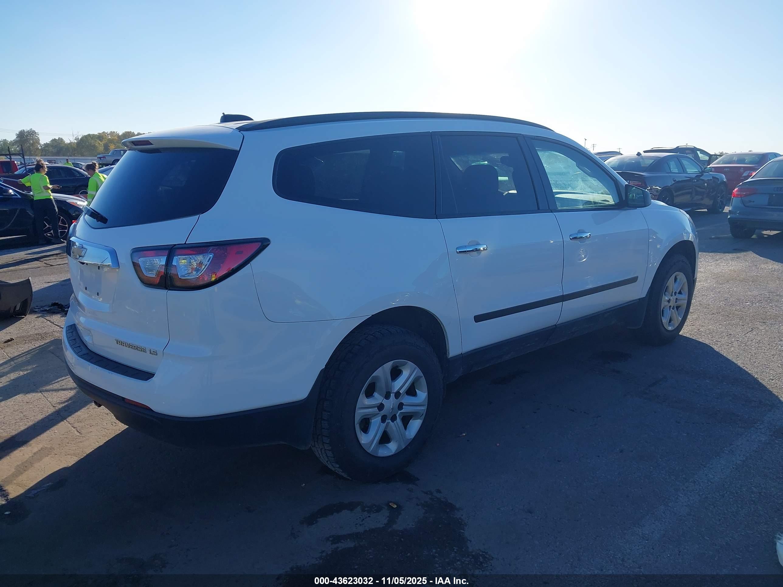 CHEVROLET TRAVERSE image 4
