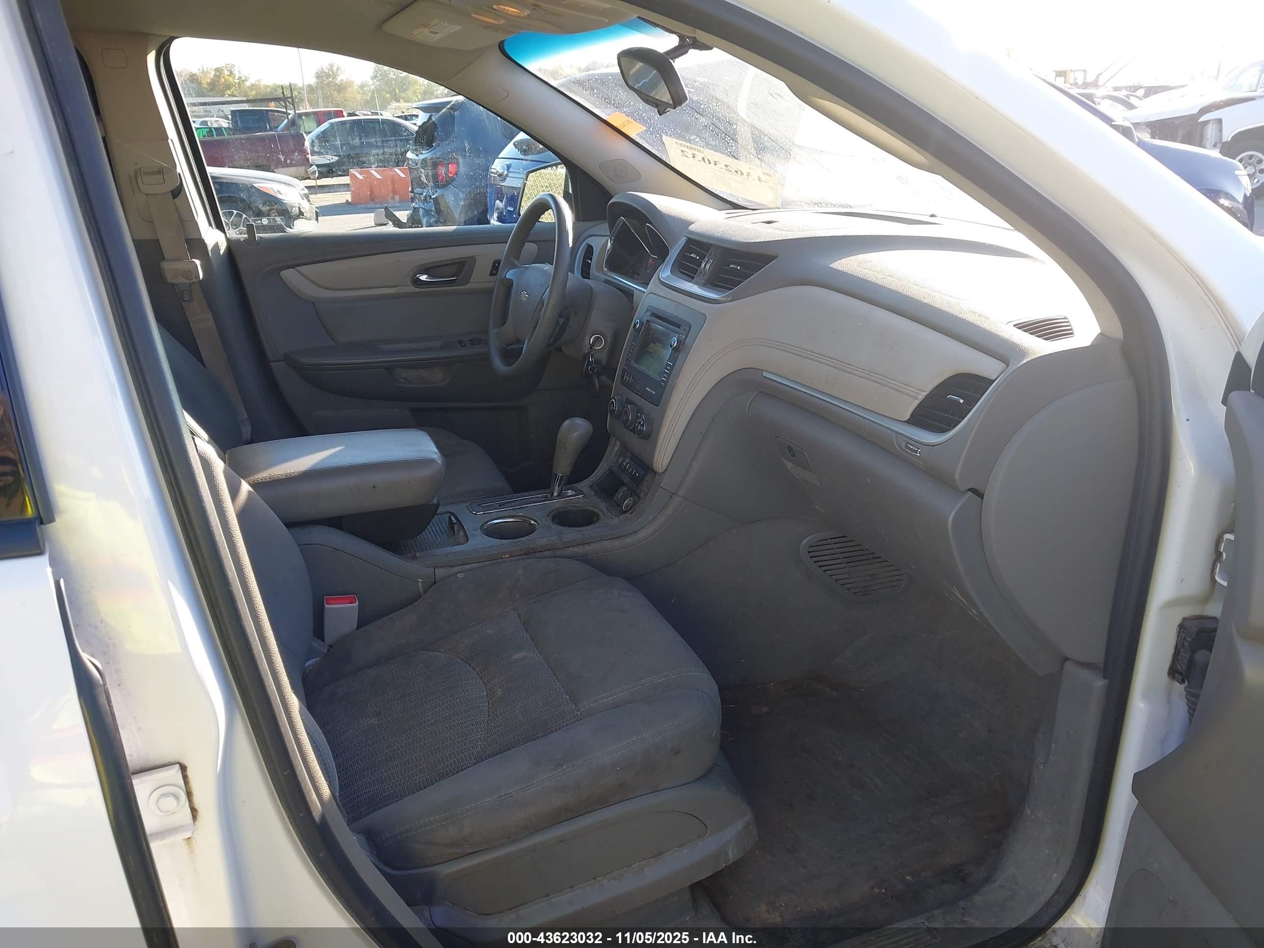 CHEVROLET TRAVERSE image 5