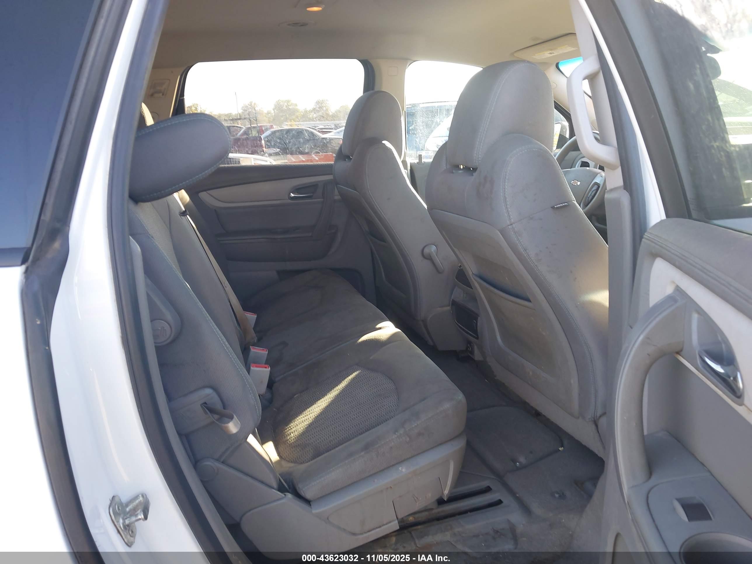 CHEVROLET TRAVERSE image 8