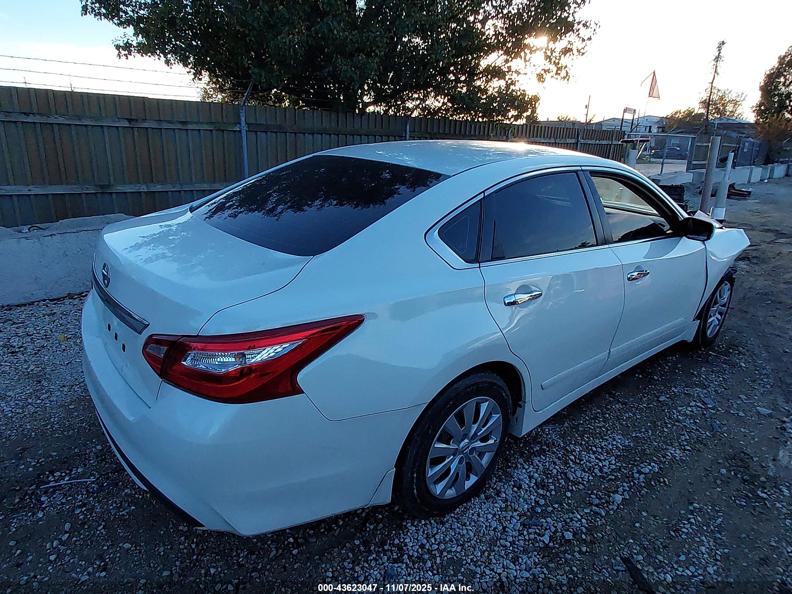 NISSAN ALTIMA image 4