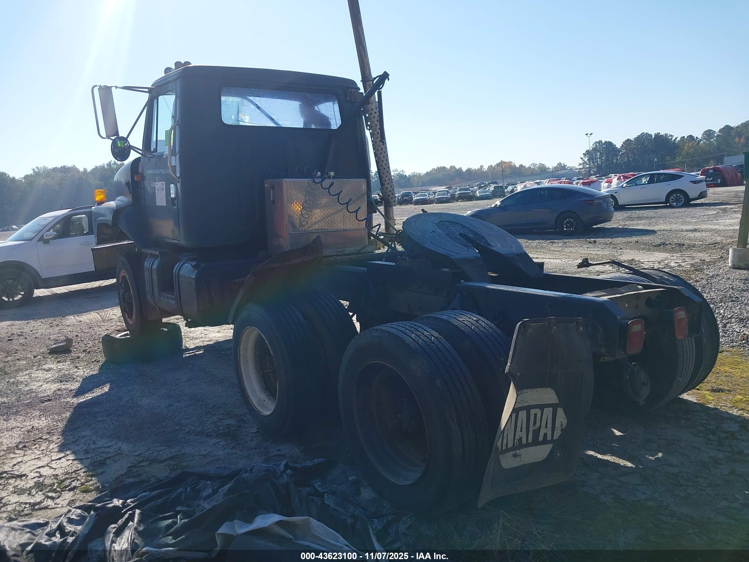 INTERNATIONAL 2000 image 3