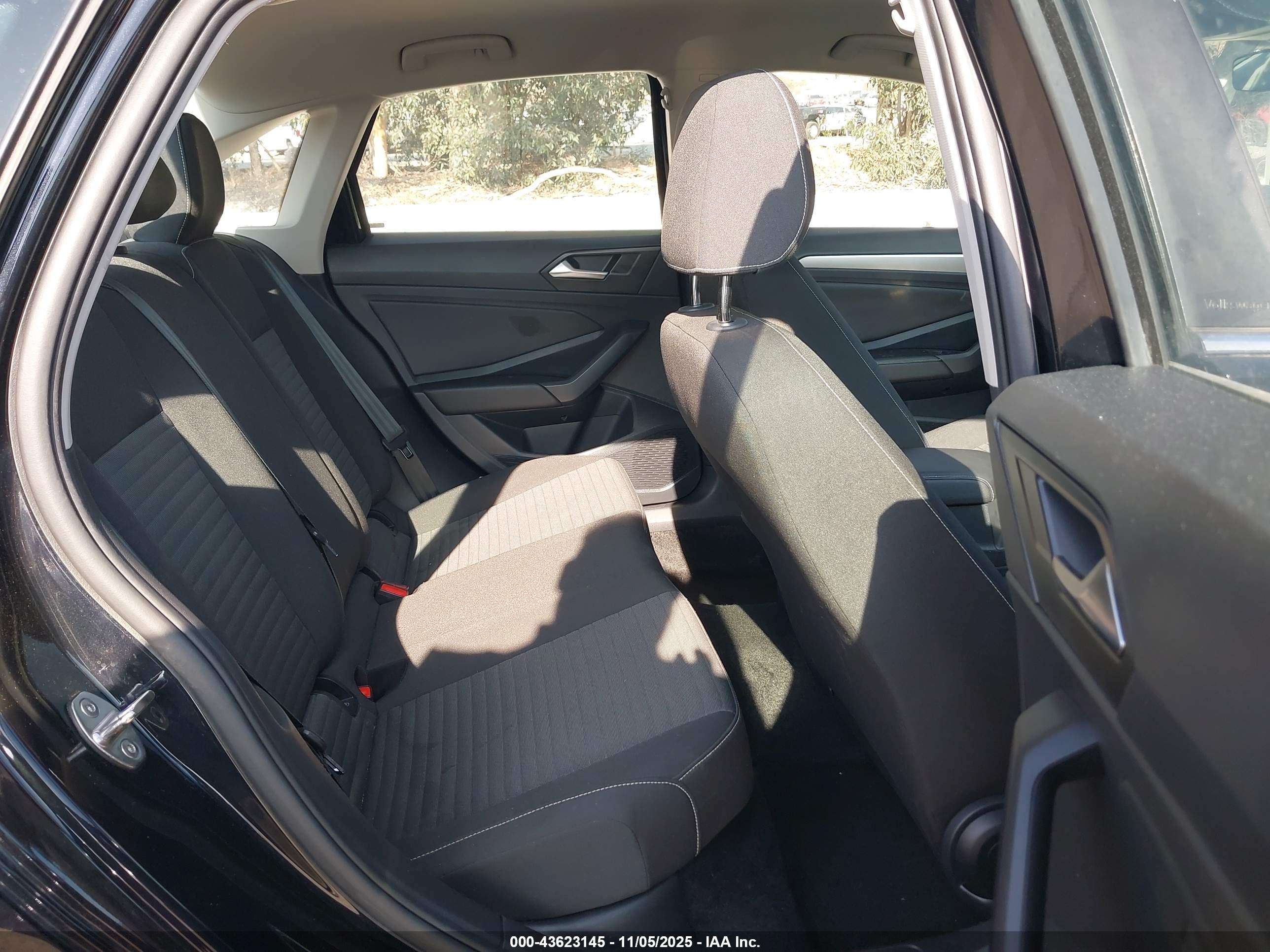 VOLKSWAGEN JETTA image 8