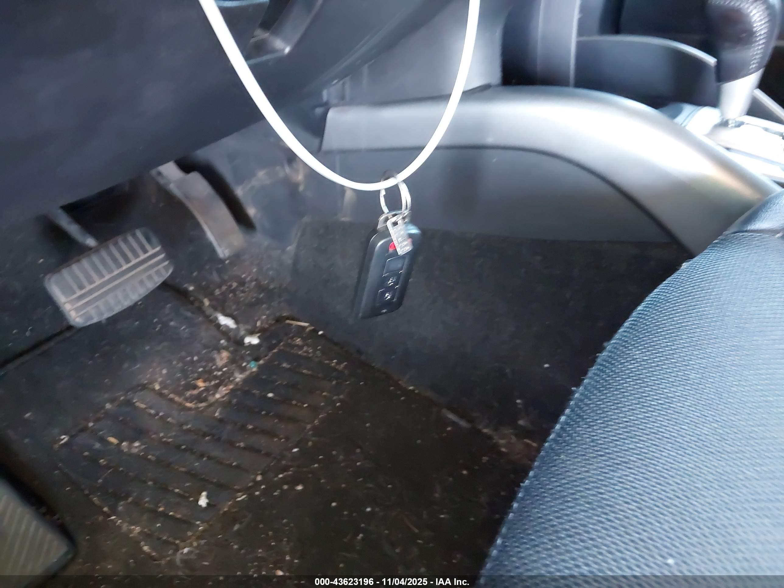 MITSUBISHI OUTLANDER image 11