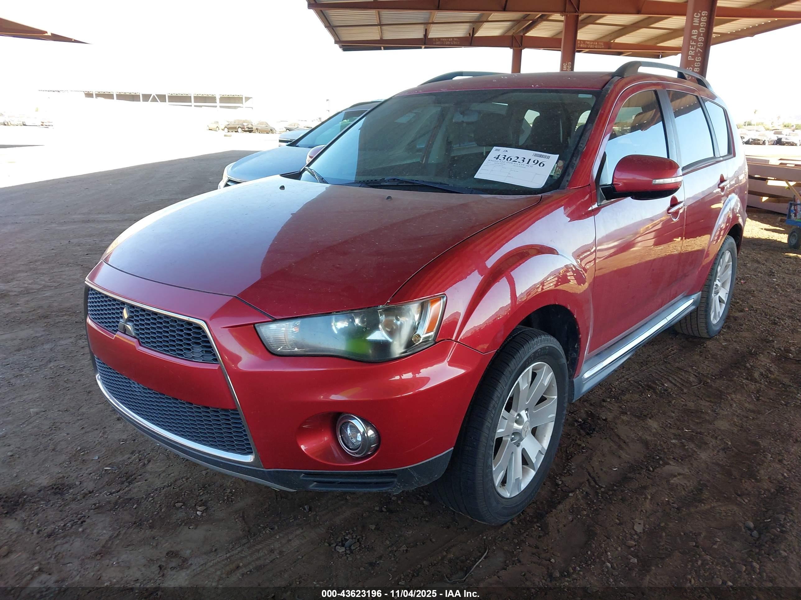 MITSUBISHI OUTLANDER image 2