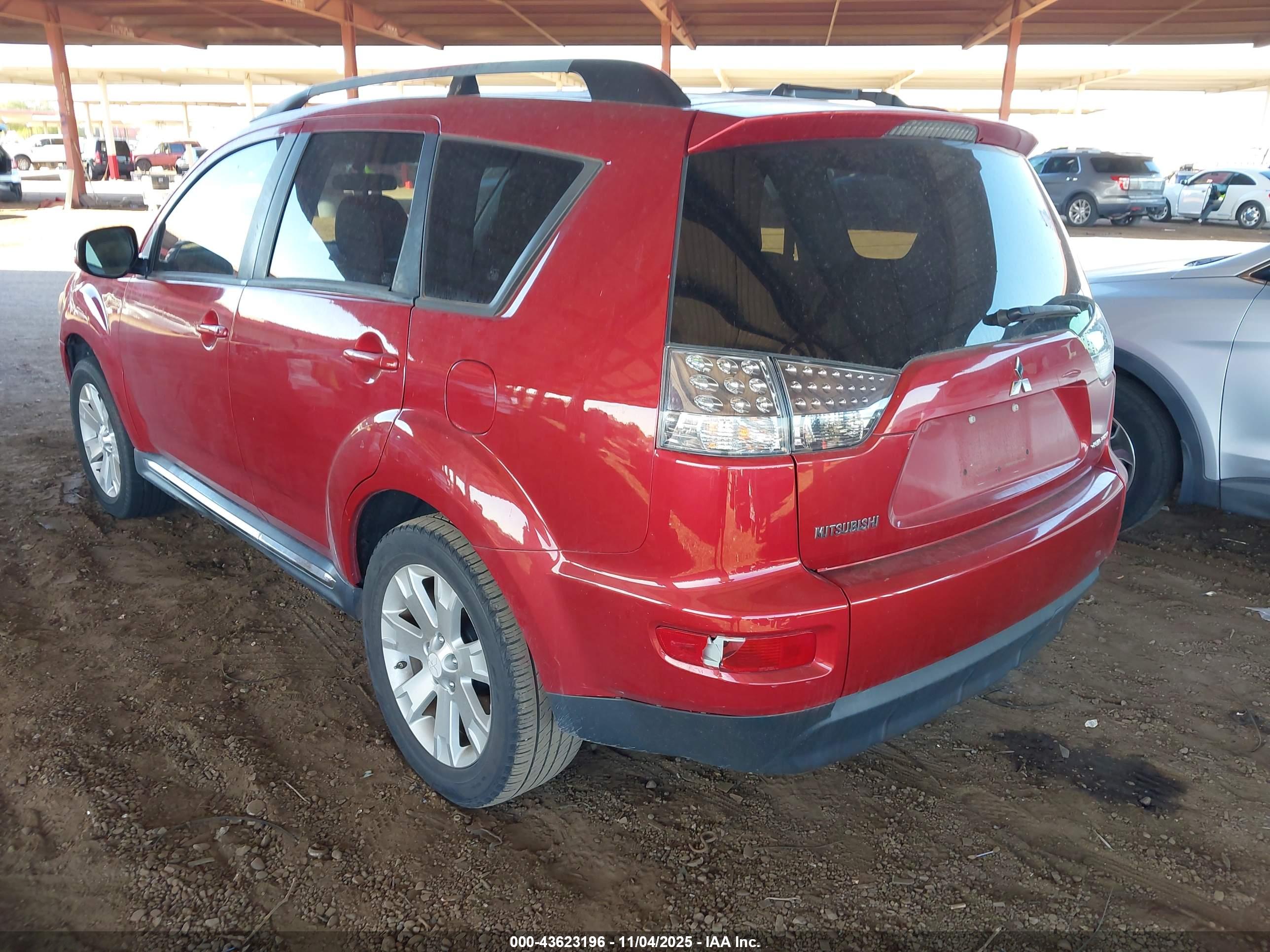 MITSUBISHI OUTLANDER image 3