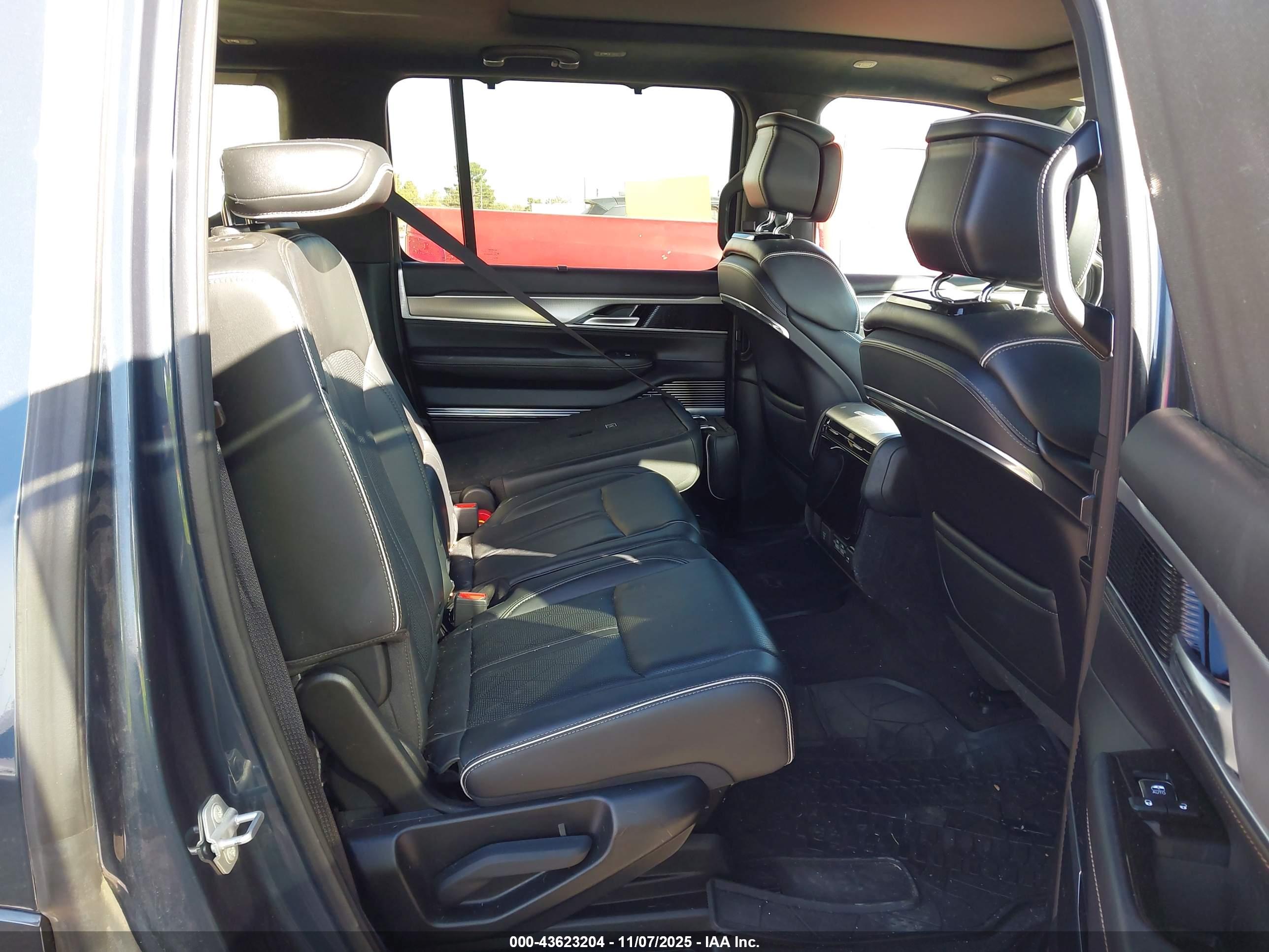 JEEP GRAND image 8