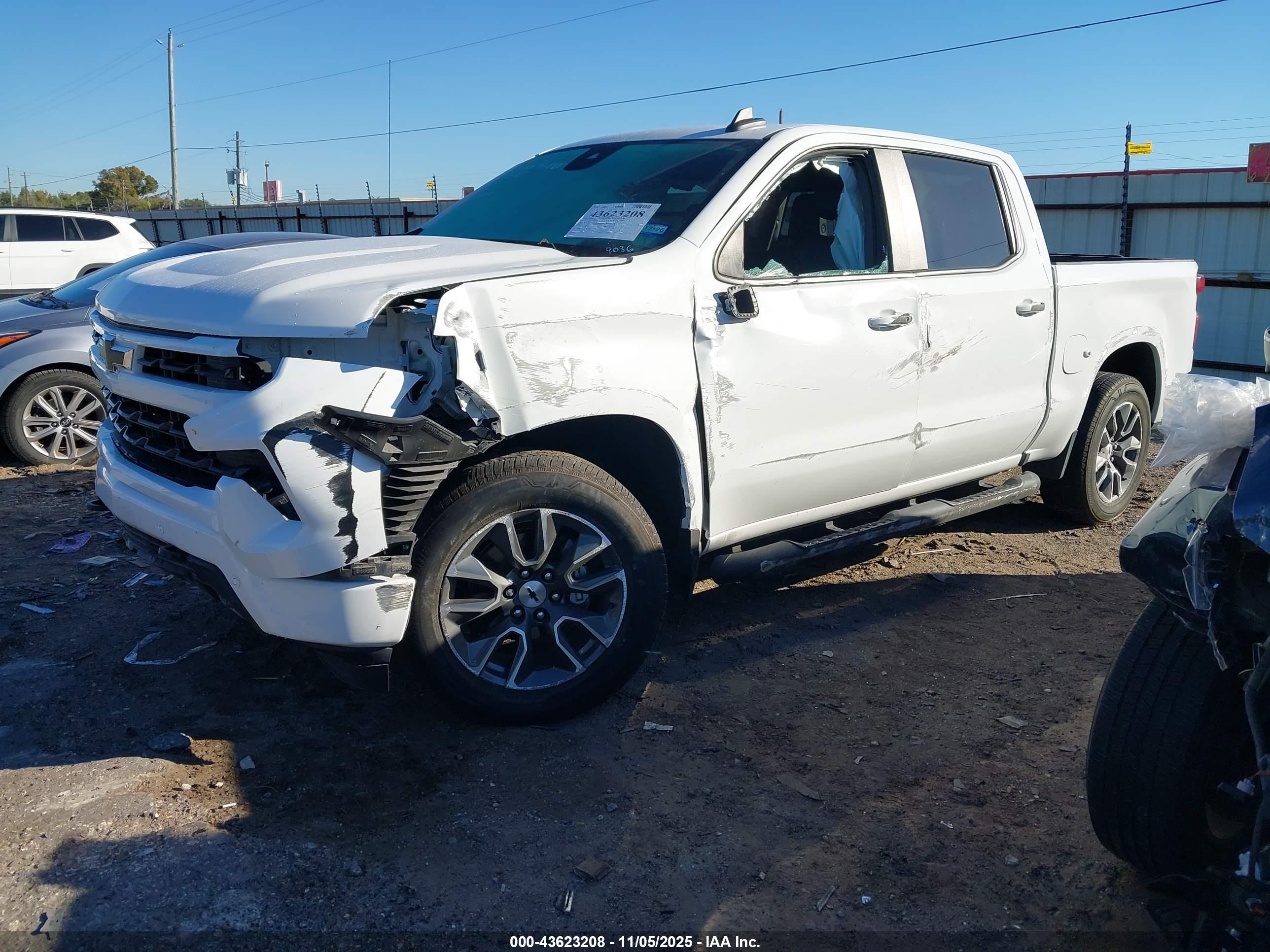 CHEVROLET SILVERADO image 2