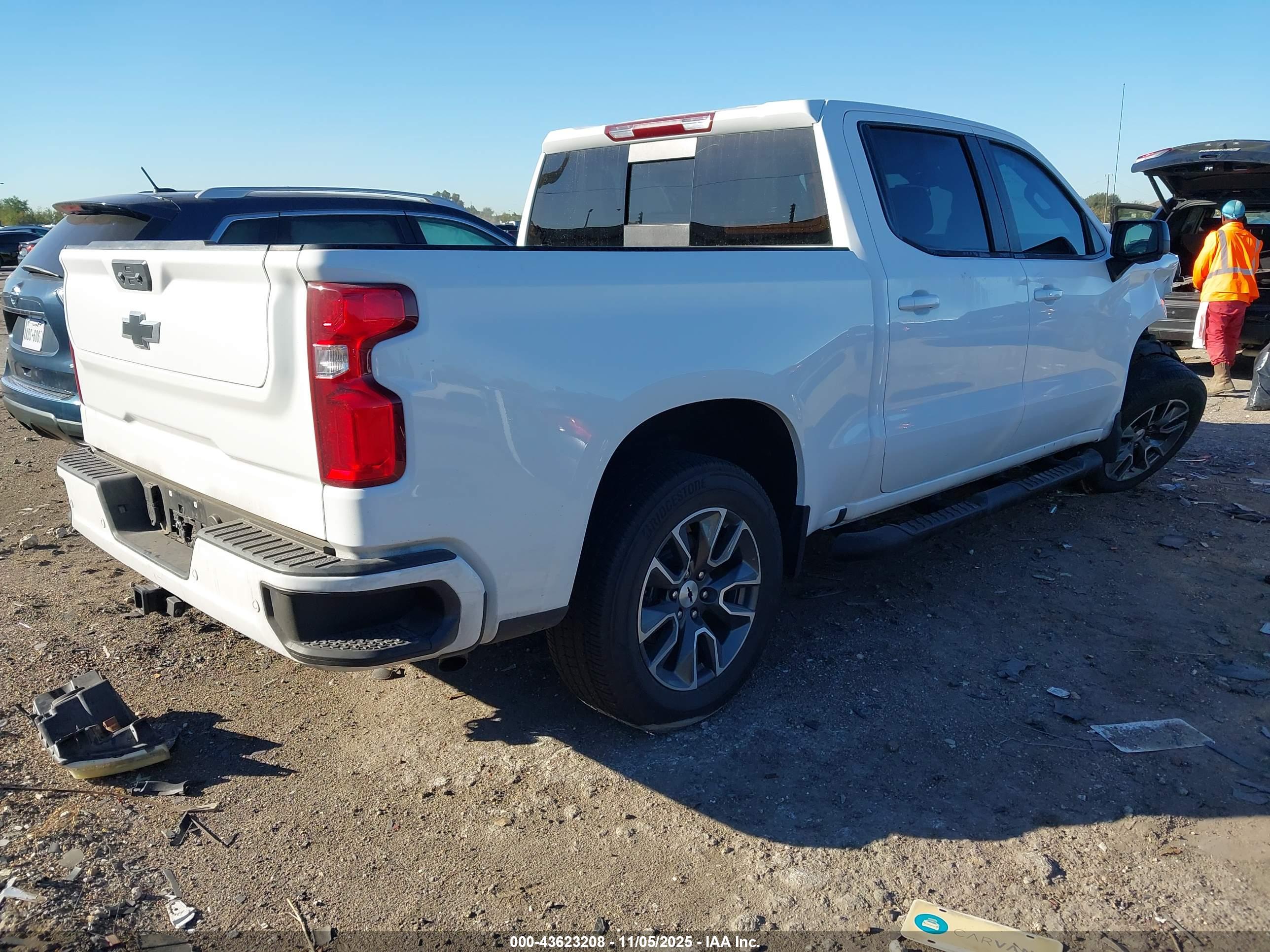 CHEVROLET SILVERADO image 4
