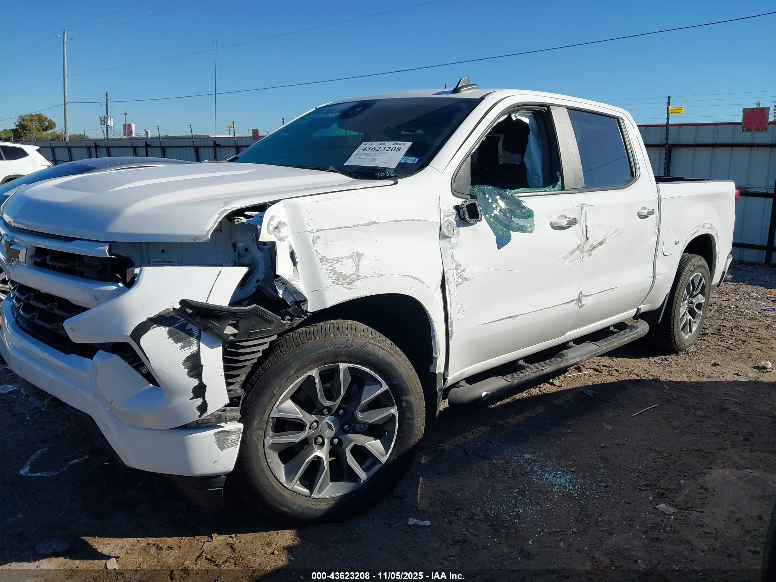 CHEVROLET SILVERADO image 6