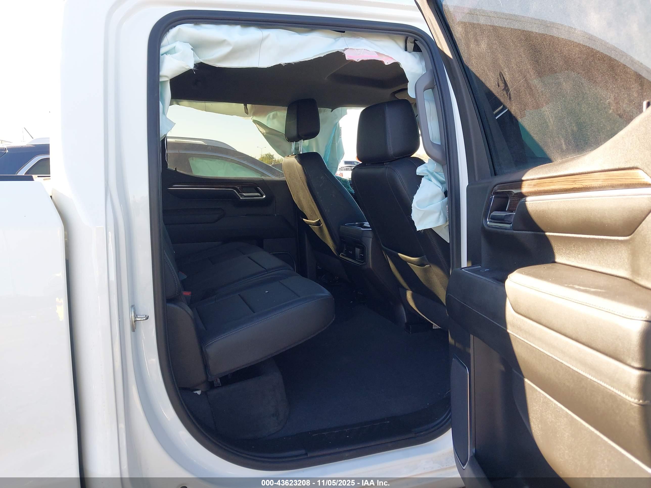 CHEVROLET SILVERADO image 8