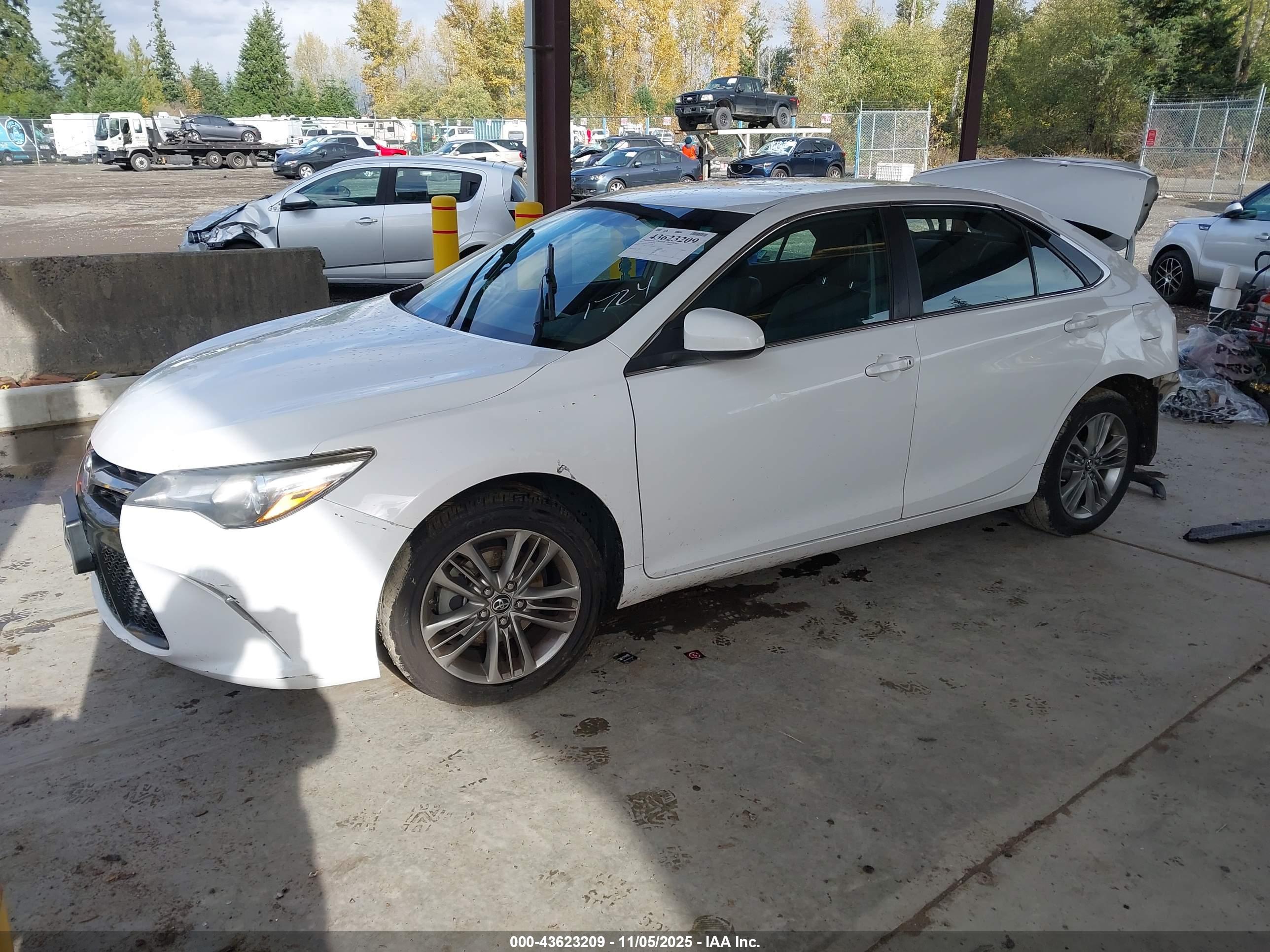 TOYOTA CAMRY image 2