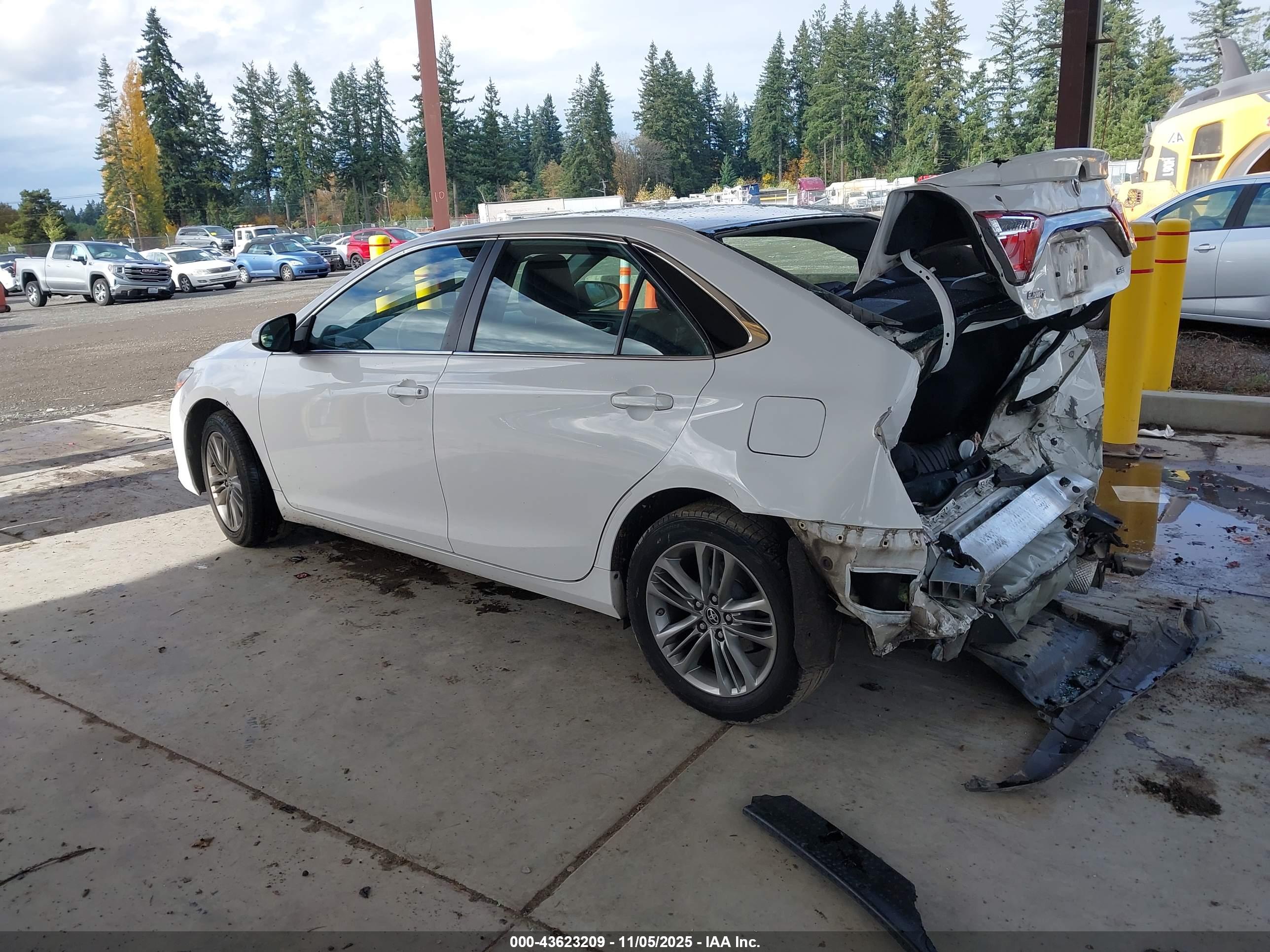 TOYOTA CAMRY image 3