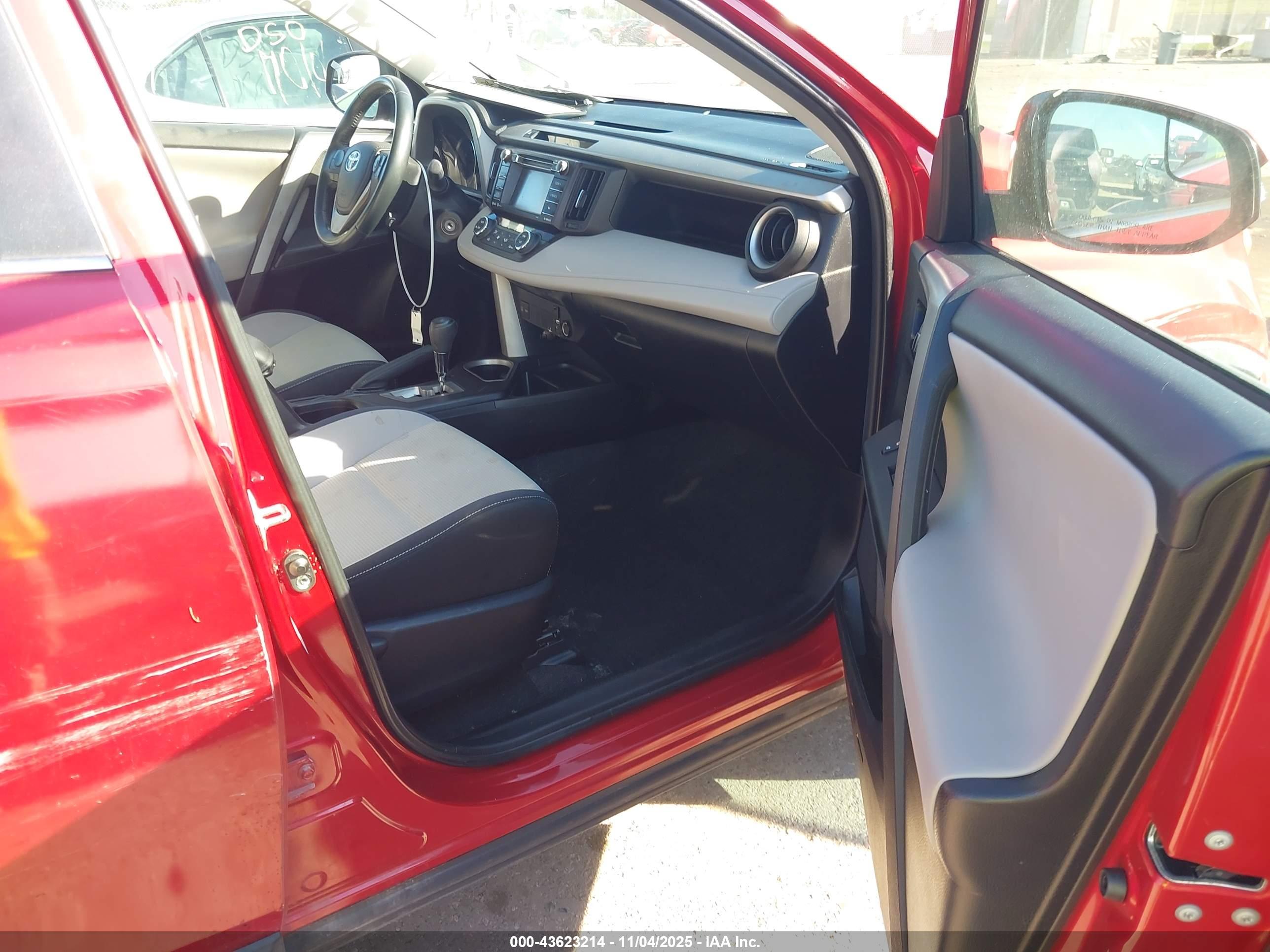 TOYOTA RAV4 image 5