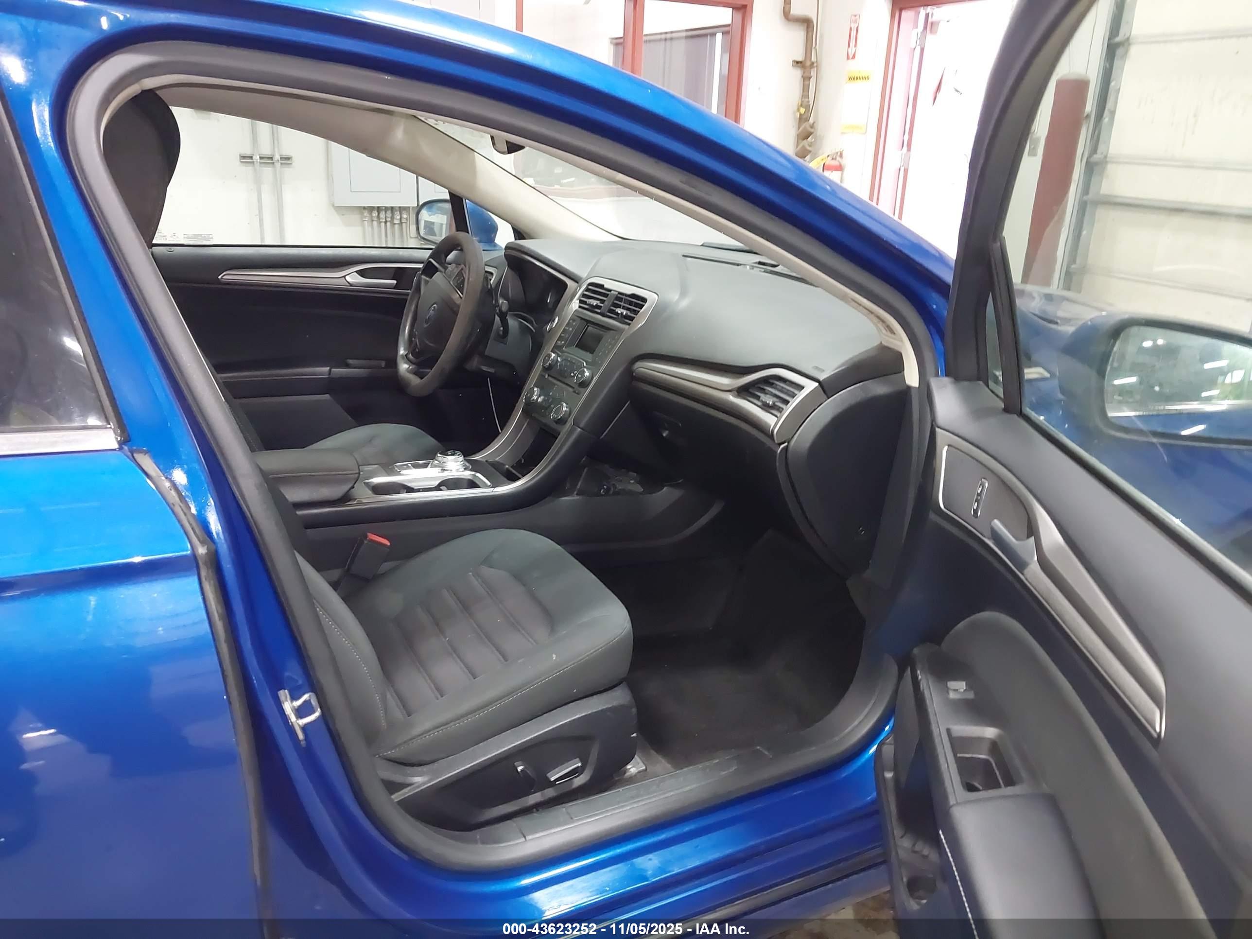 FORD FUSION image 5