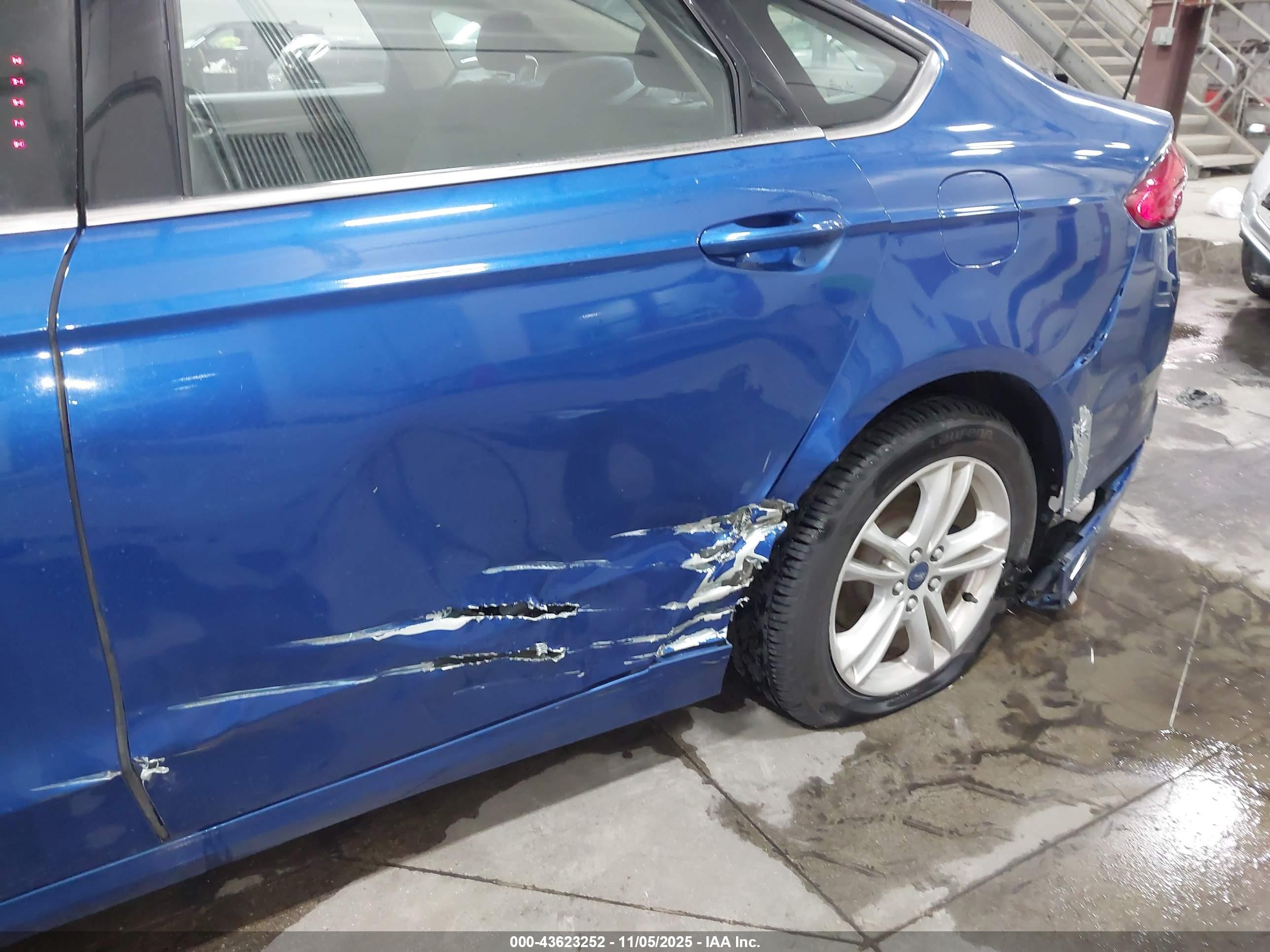FORD FUSION image 6